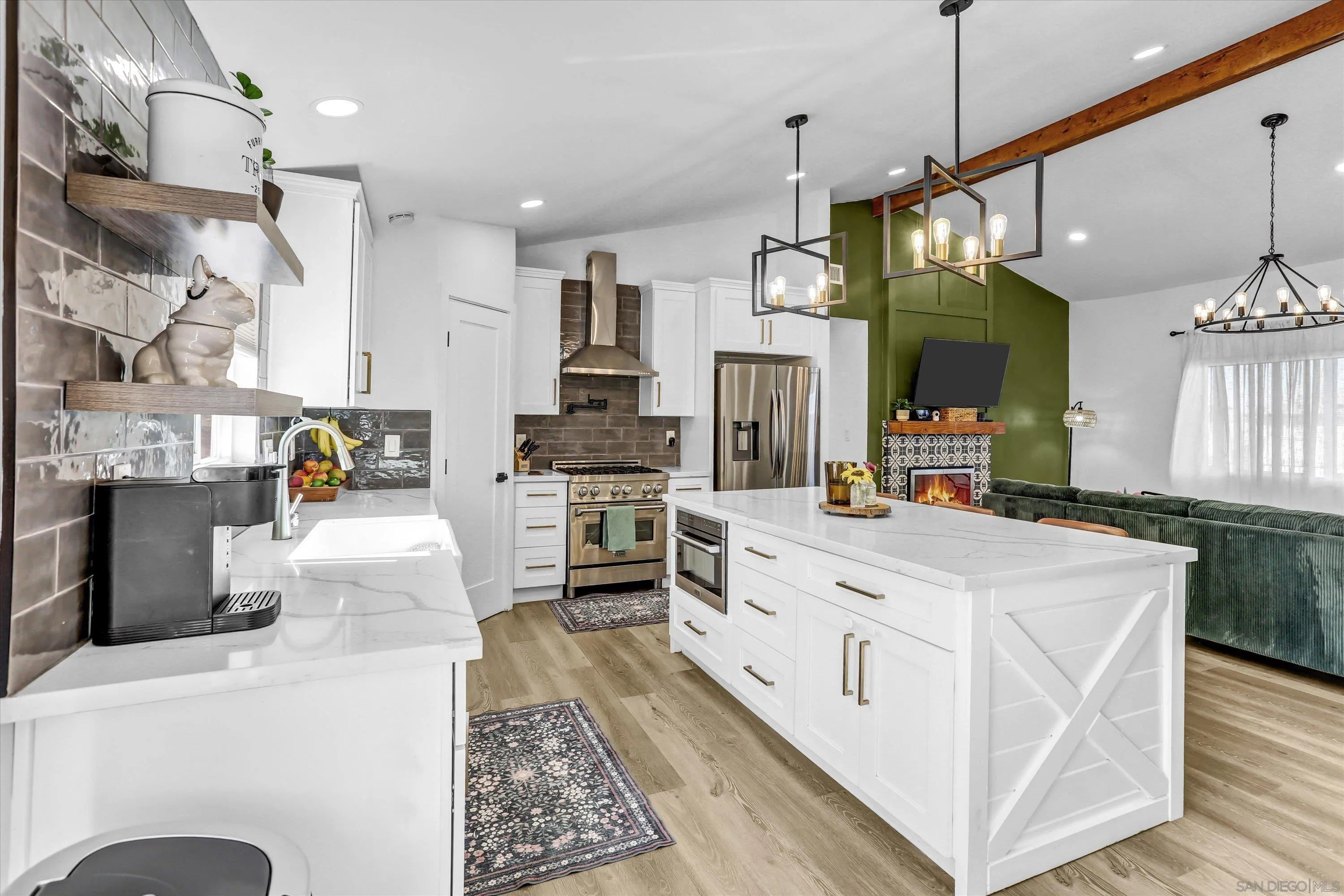 https://cdn.realtyfeed.com/cdn/127/260014438/6ab51a649376aeb0e2a9a883db20ab11.webp