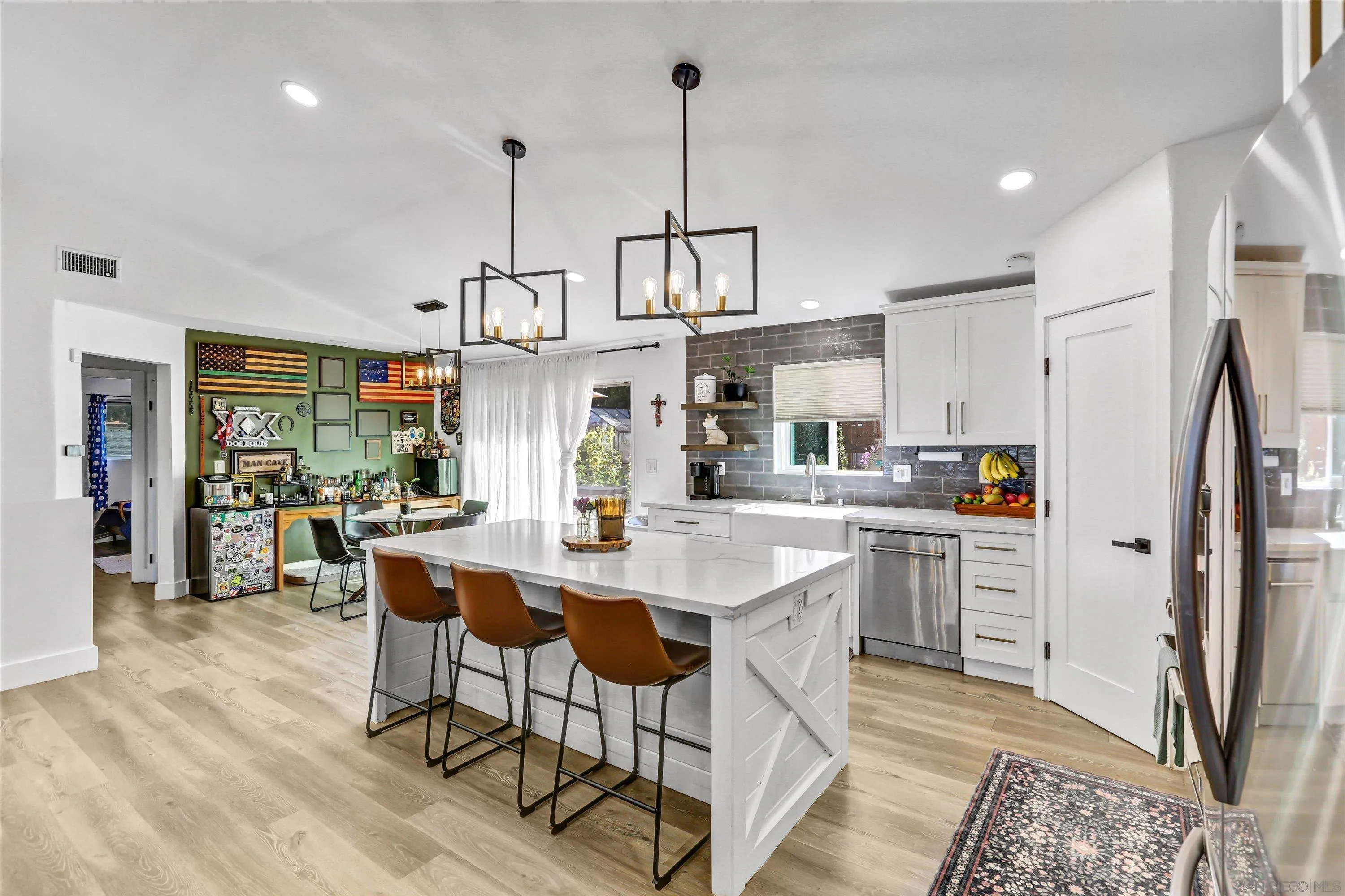 https://cdn.realtyfeed.com/cdn/127/260014438/af264ca8fcd7492397c188552a68e73e.webp