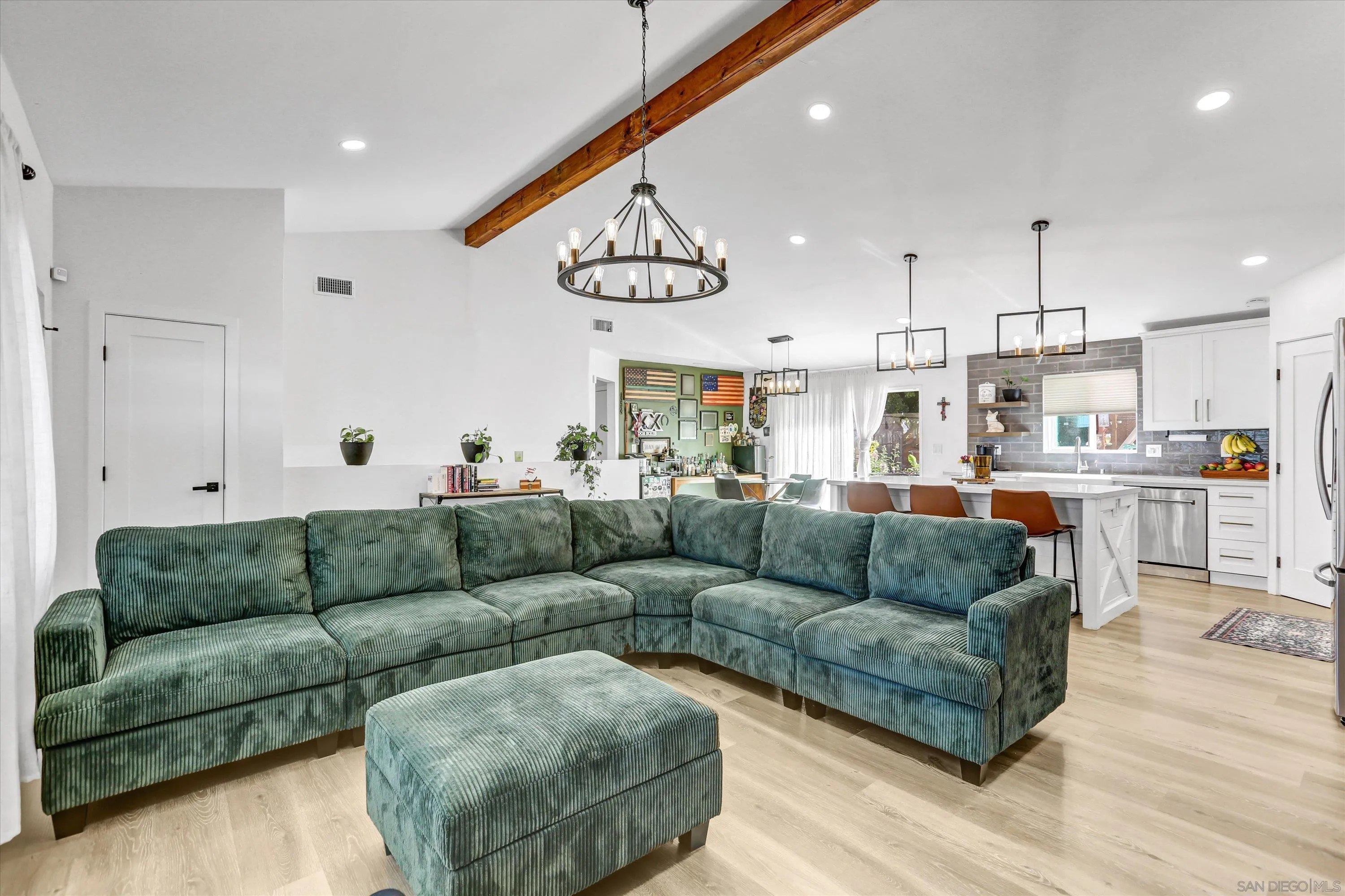 https://cdn.realtyfeed.com/cdn/127/260014438/c0b26def89df05ef39d1c8dd25b98cee.webp