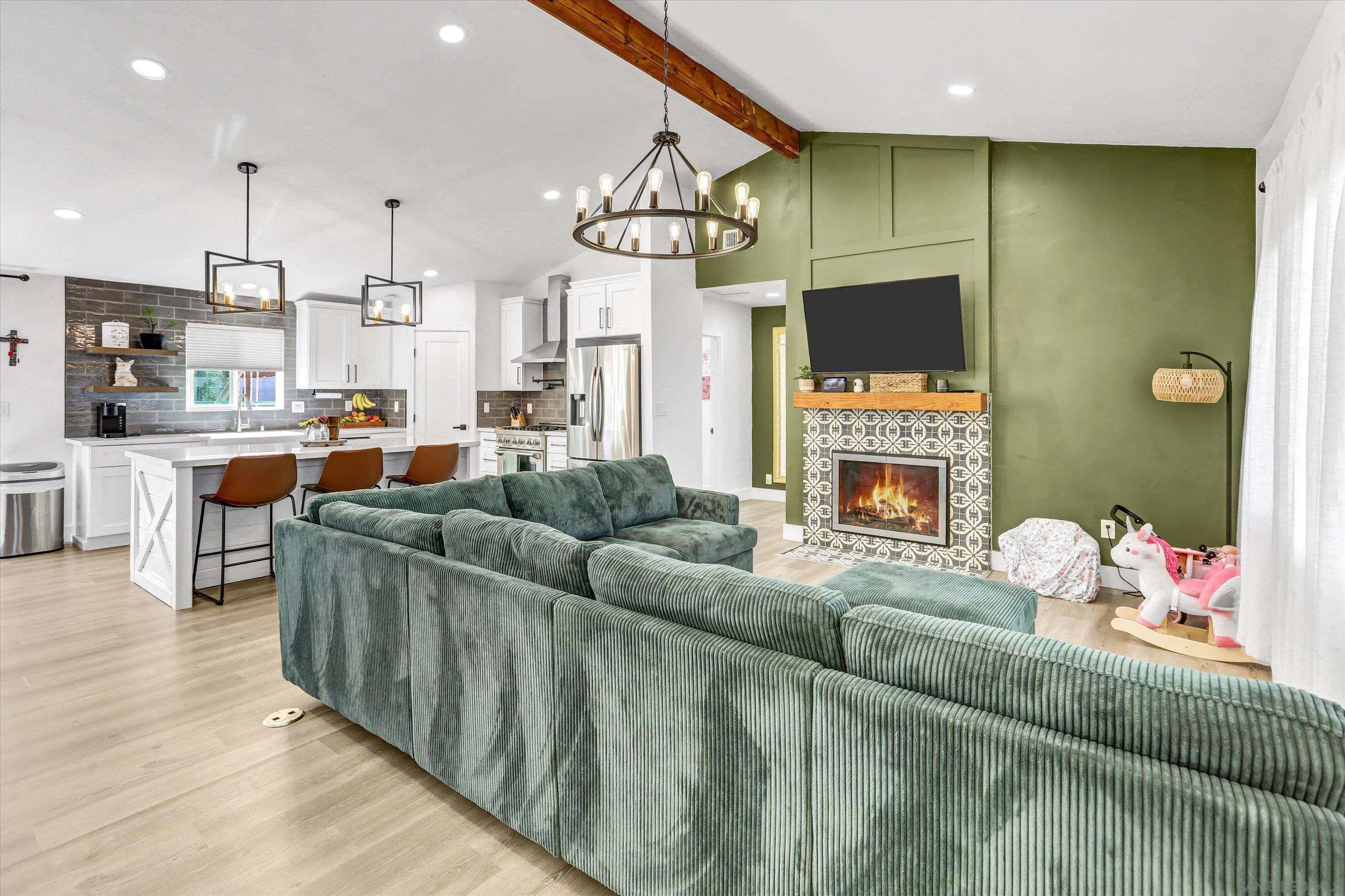 https://cdn.realtyfeed.com/cdn/127/260014438/c21d6a56c1a5b9c571d425bb21e0fd78.webp