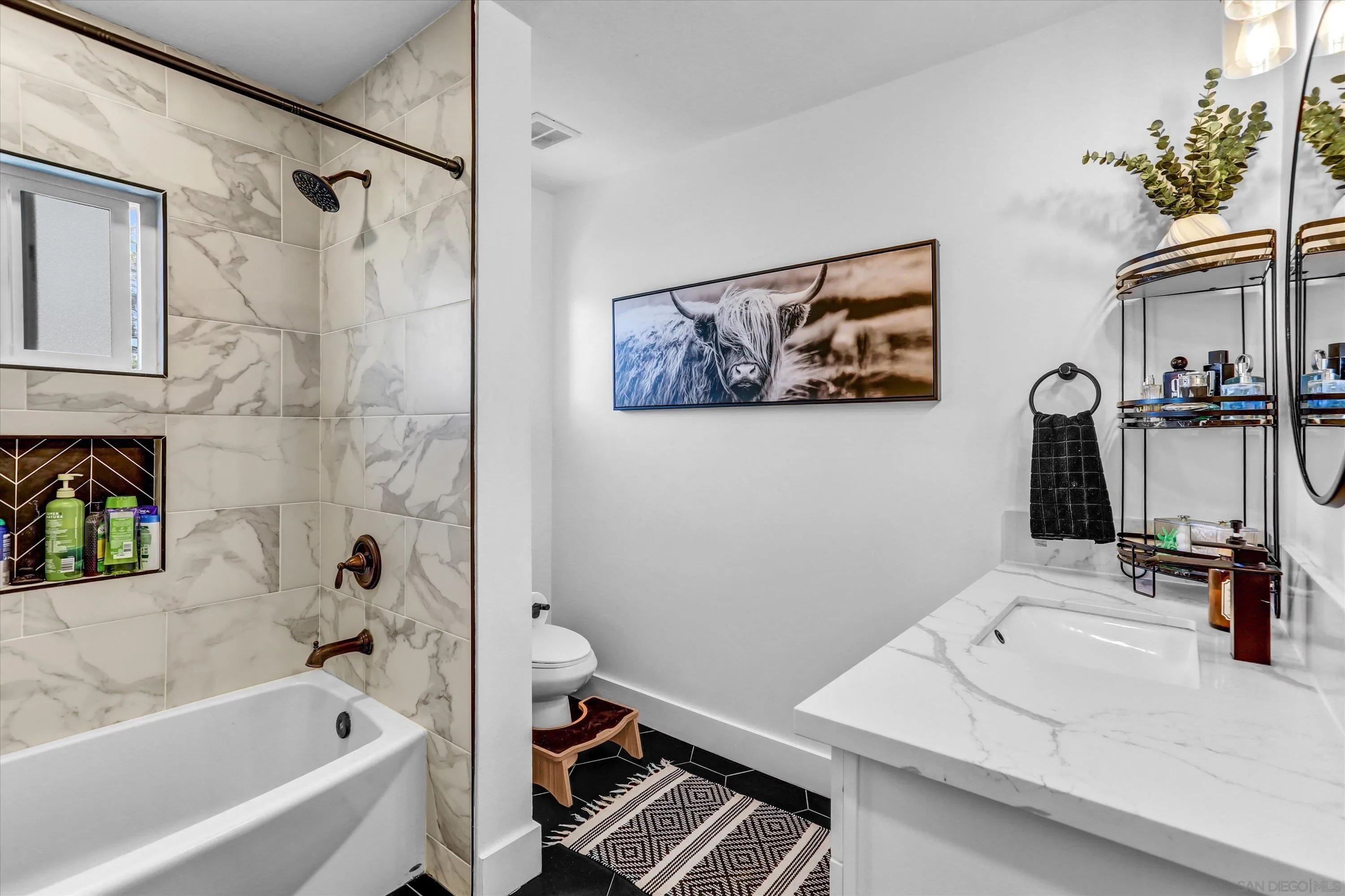 https://cdn.realtyfeed.com/cdn/127/260014438/face0f55c0f394e44077a3fbc63f1c65.webp