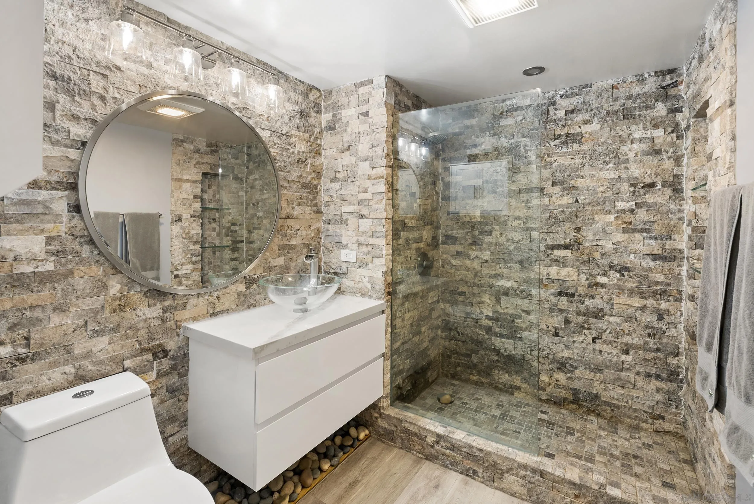 https://cdn.realtyfeed.com/cdn/127/260014442/5f0d540b2b0c22338d2601f371efe71a.webp