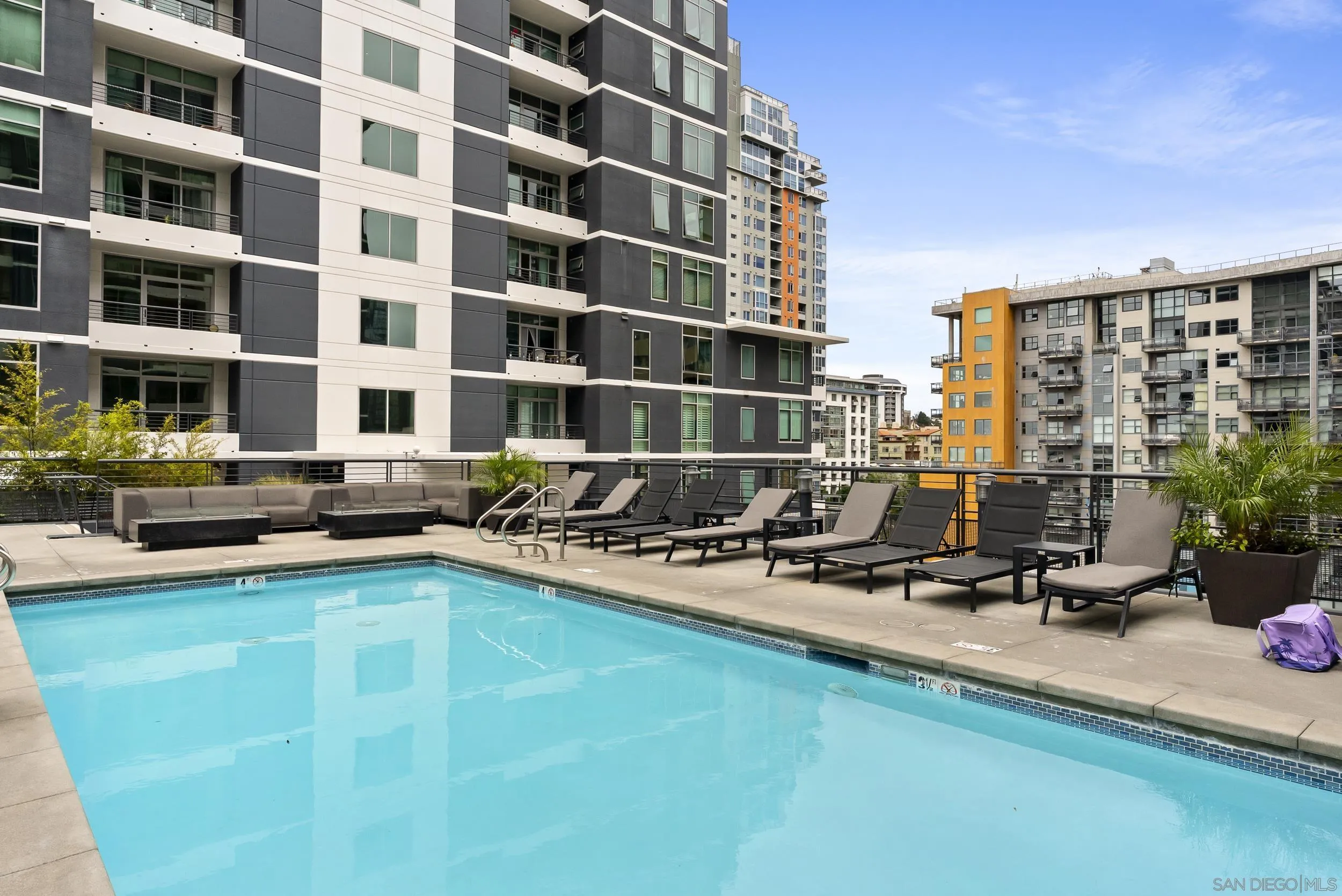 https://cdn.realtyfeed.com/cdn/127/260014442/ef417dd13ea974677f1051594c712aa1.webp