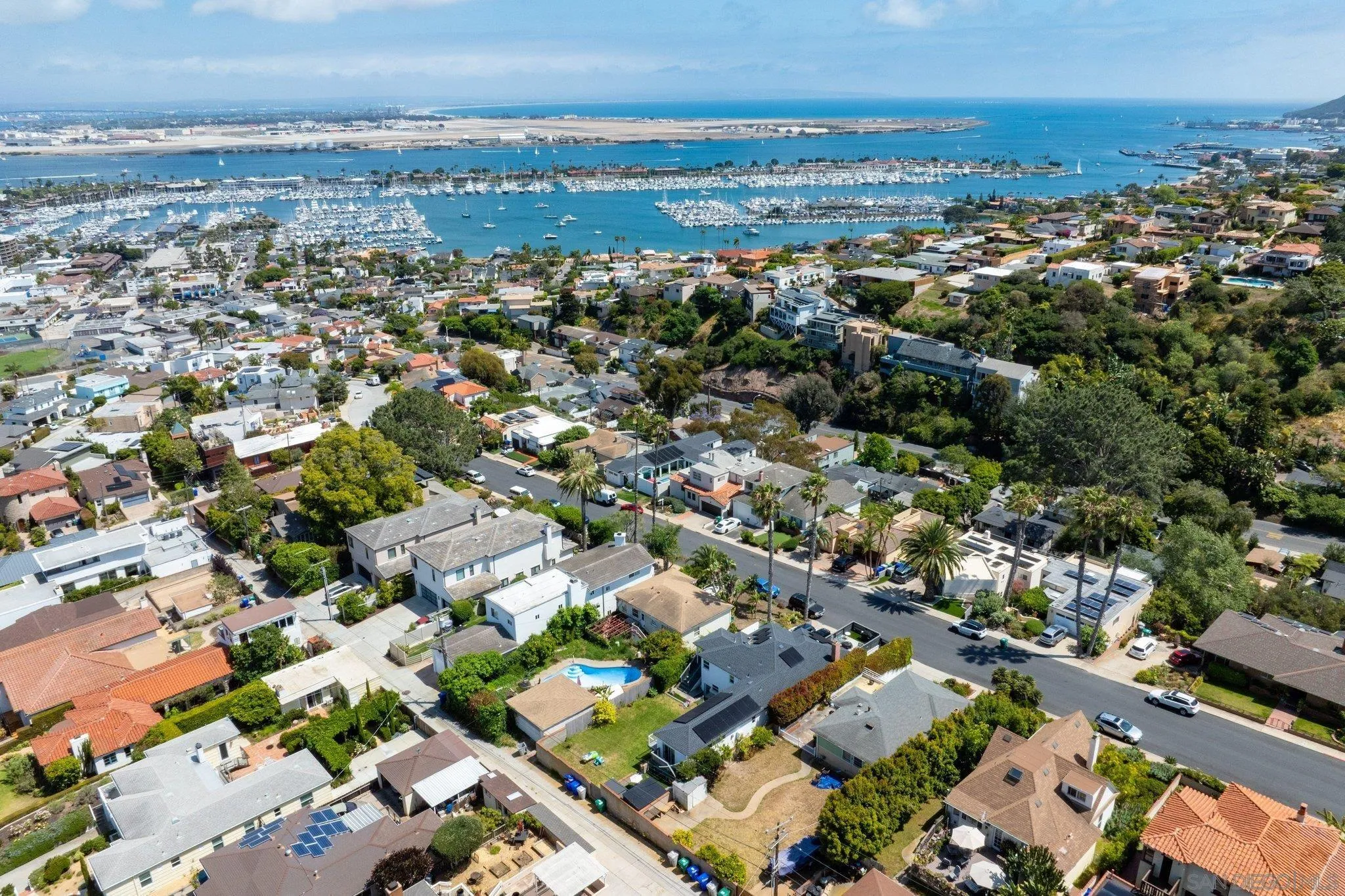 https://cdn.realtyfeed.com/cdn/127/260014445/109fe253c8e1cdd1d246ef403386dc6e.webp