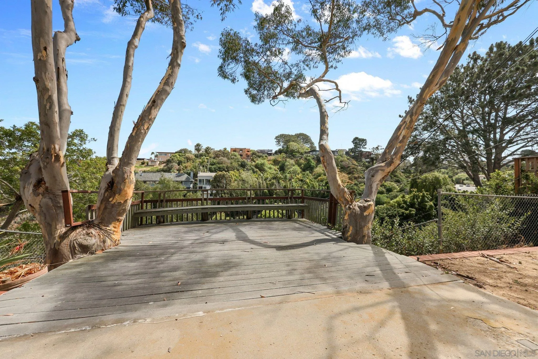 https://cdn.realtyfeed.com/cdn/127/260014445/c7cab70ddc31d8ea734dc34ea4c86302.webp