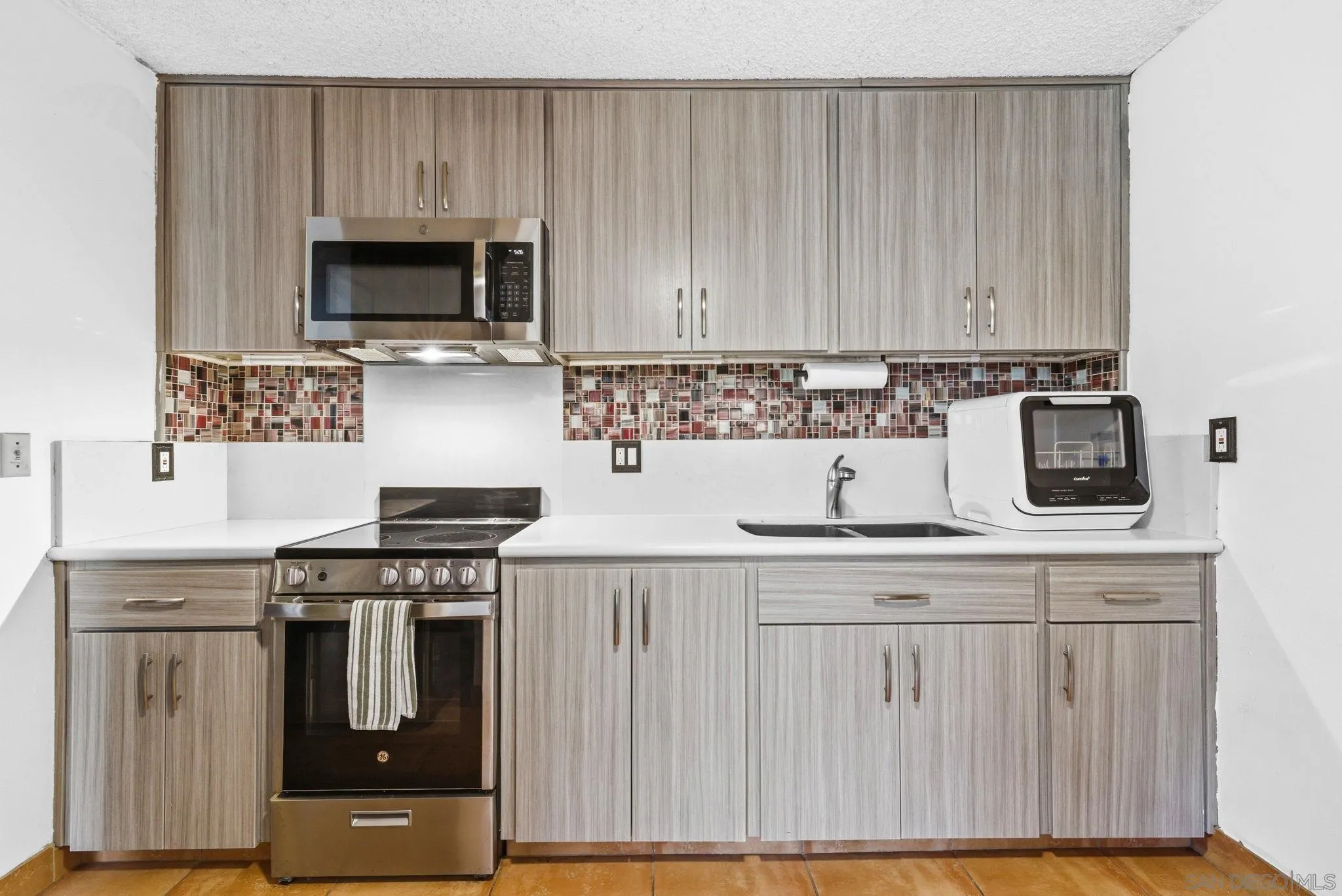 Photo #4: 260014449 Listing: Photo #4
