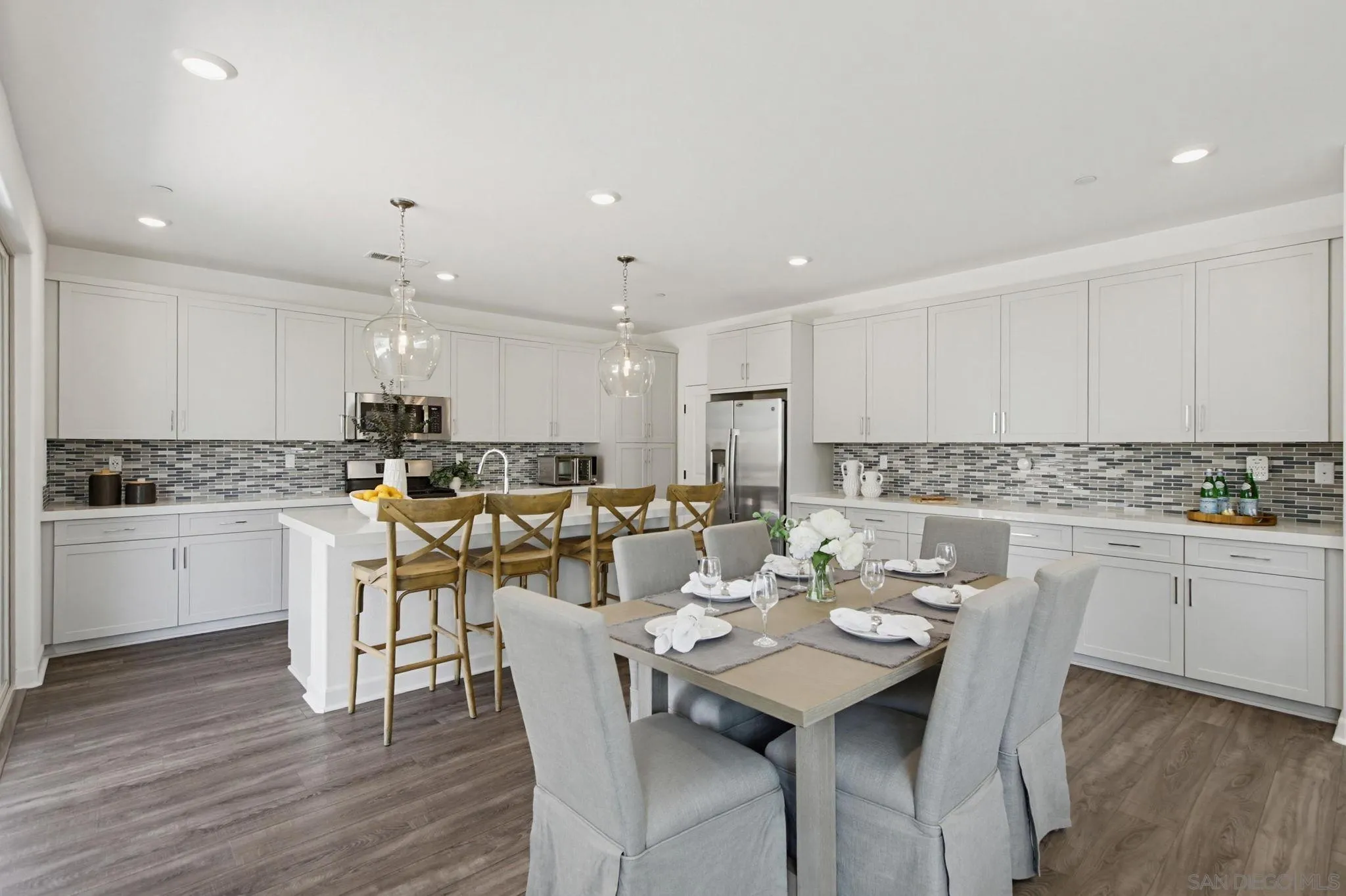 https://cdn.realtyfeed.com/cdn/127/260014455/3d1fd3572bcc3e37e40a3fd16bbba68f.webp