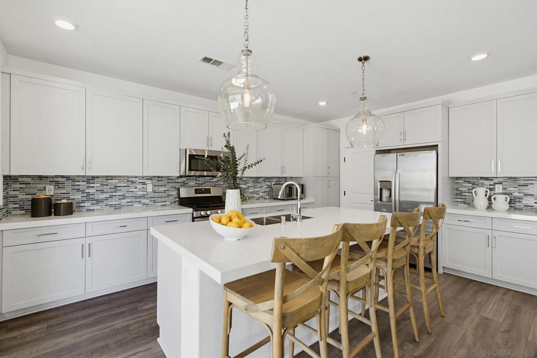 https://cdn.realtyfeed.com/cdn/127/260014455/51edeaa87eb2a4c85e333141ab33ebb8.webp