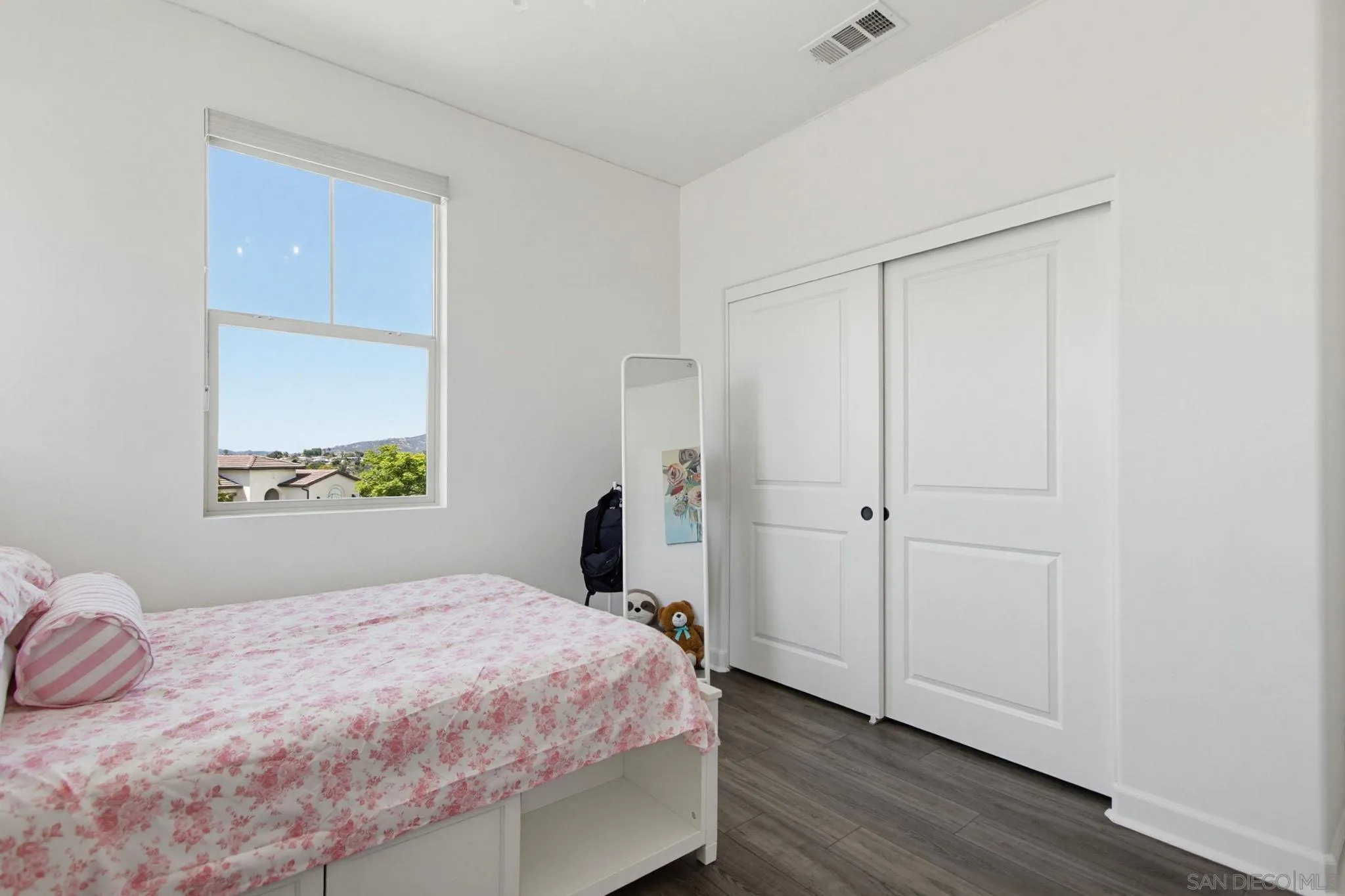 https://cdn.realtyfeed.com/cdn/127/260014455/8999cb9d4b202b1e305acebf10d060a0.webp