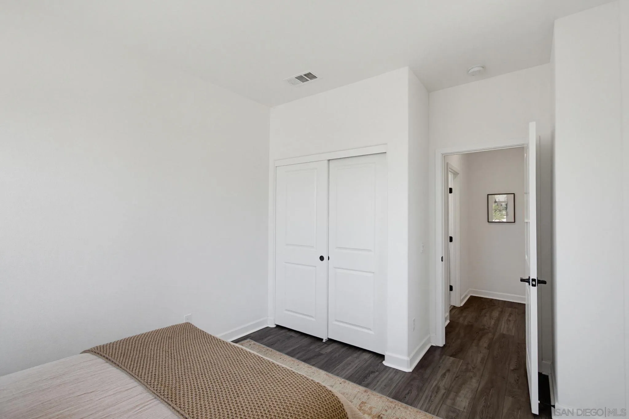https://cdn.realtyfeed.com/cdn/127/260014455/98de2aba17cf81c9659f7d817f3c7d89.webp