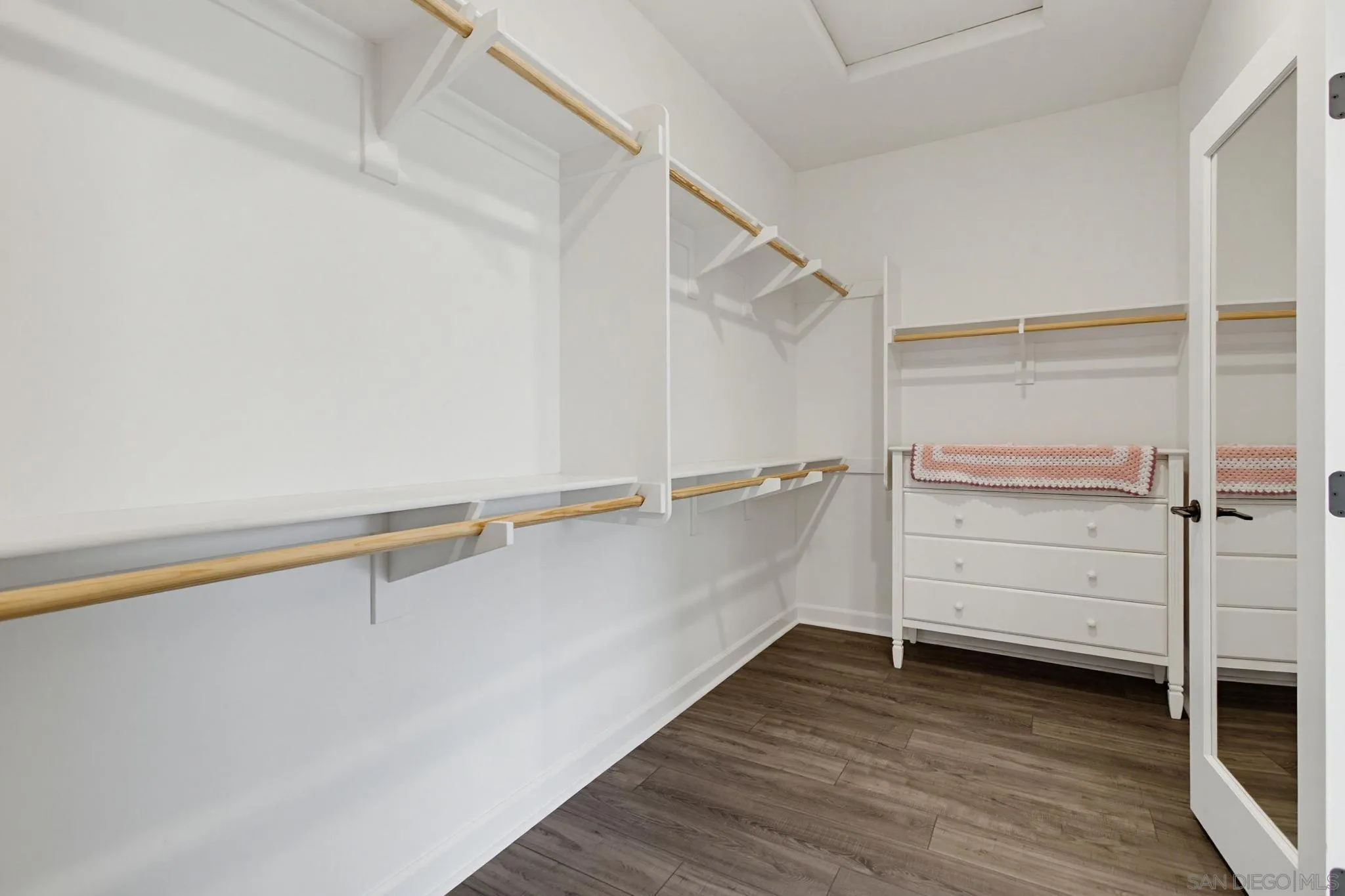 https://cdn.realtyfeed.com/cdn/127/260014455/cbc43b770e175065a72b091c085168e2.webp