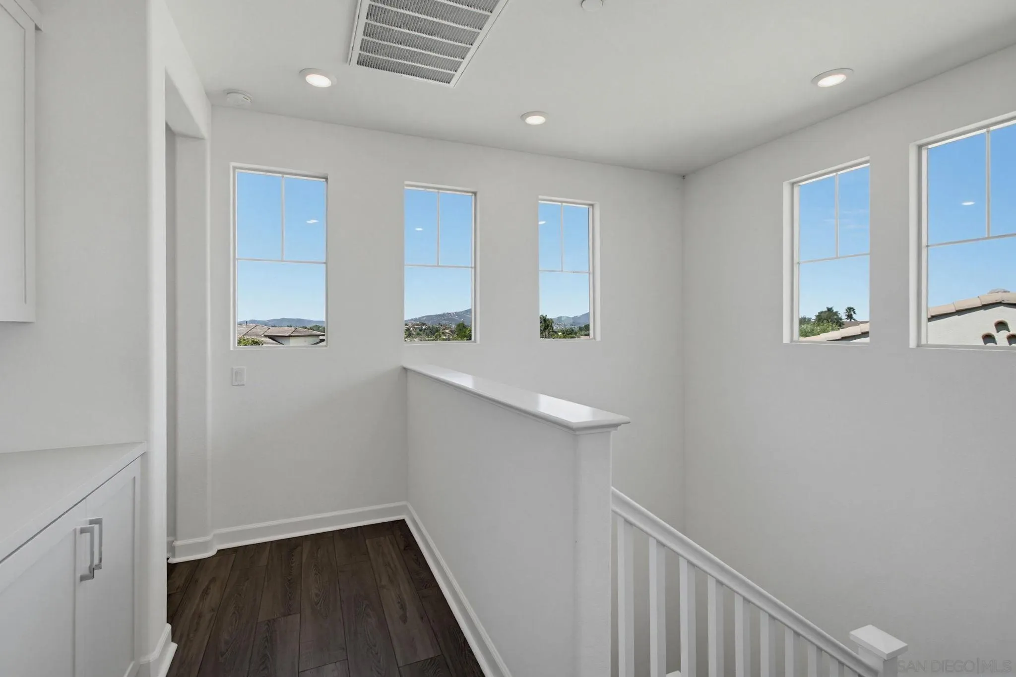 https://cdn.realtyfeed.com/cdn/127/260014455/d711c76f95bb7d2a10e21742b5a042f9.webp