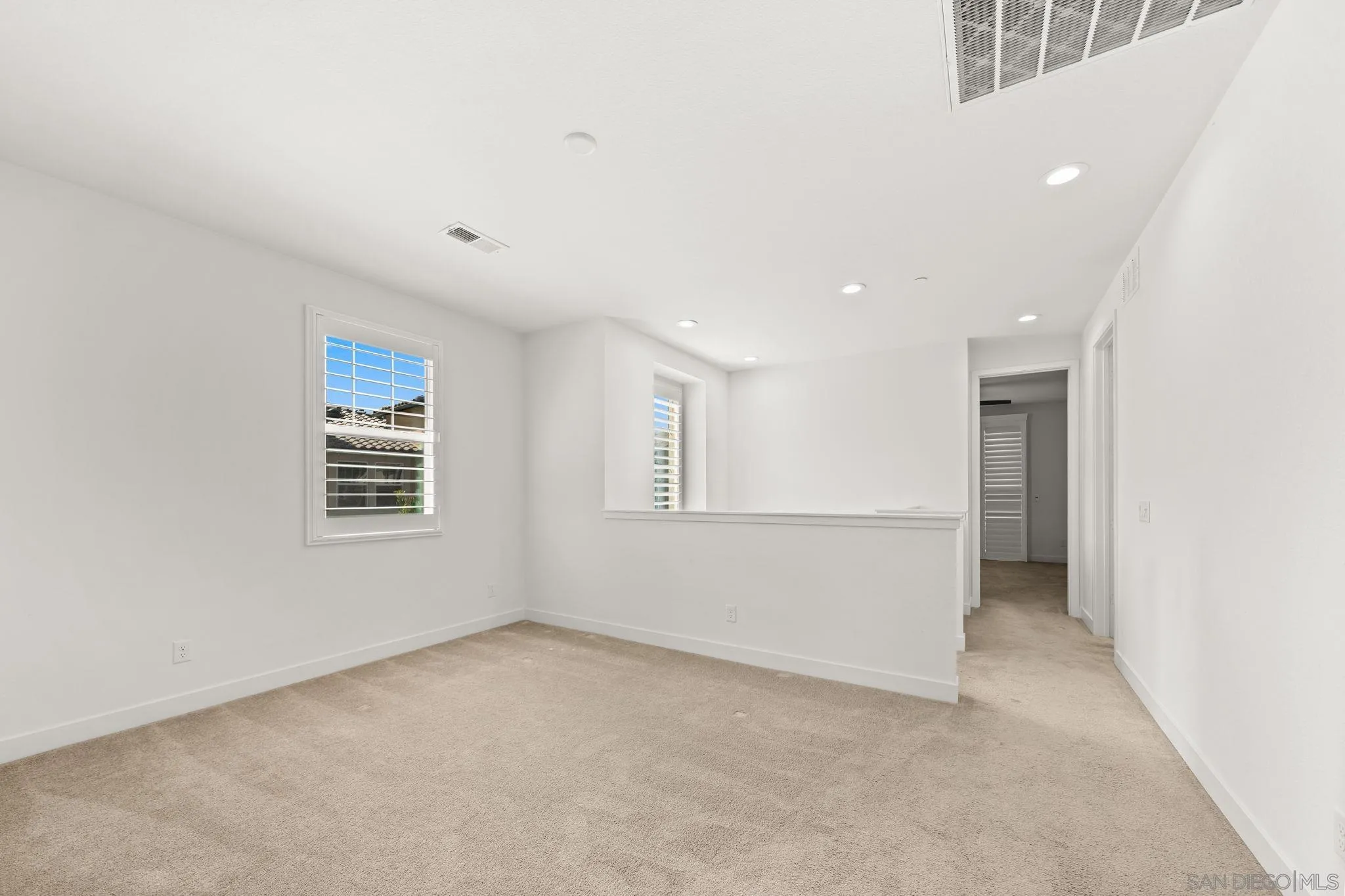 https://cdn.realtyfeed.com/cdn/127/260014471/0077907e0832d8813f0e18ac243823bb.webp