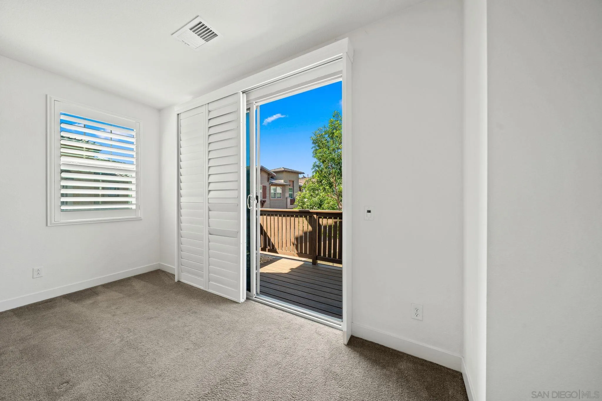 https://cdn.realtyfeed.com/cdn/127/260014471/18e5be1209ad9d46f23d48e43b845c1b.webp
