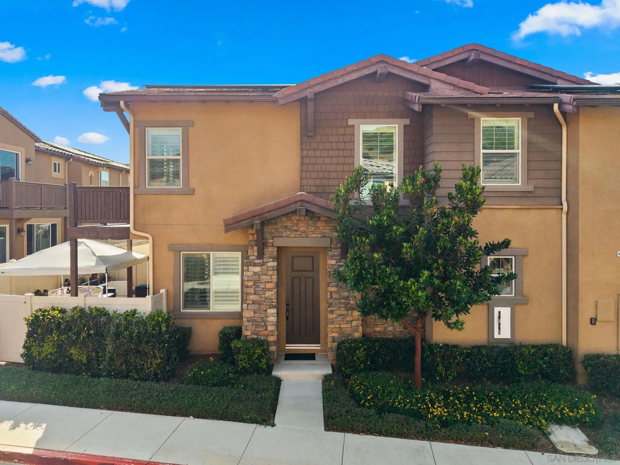 https://cdn.realtyfeed.com/cdn/127/260014471/1e2aa628f8297572b47eb5474063aa3c.webp