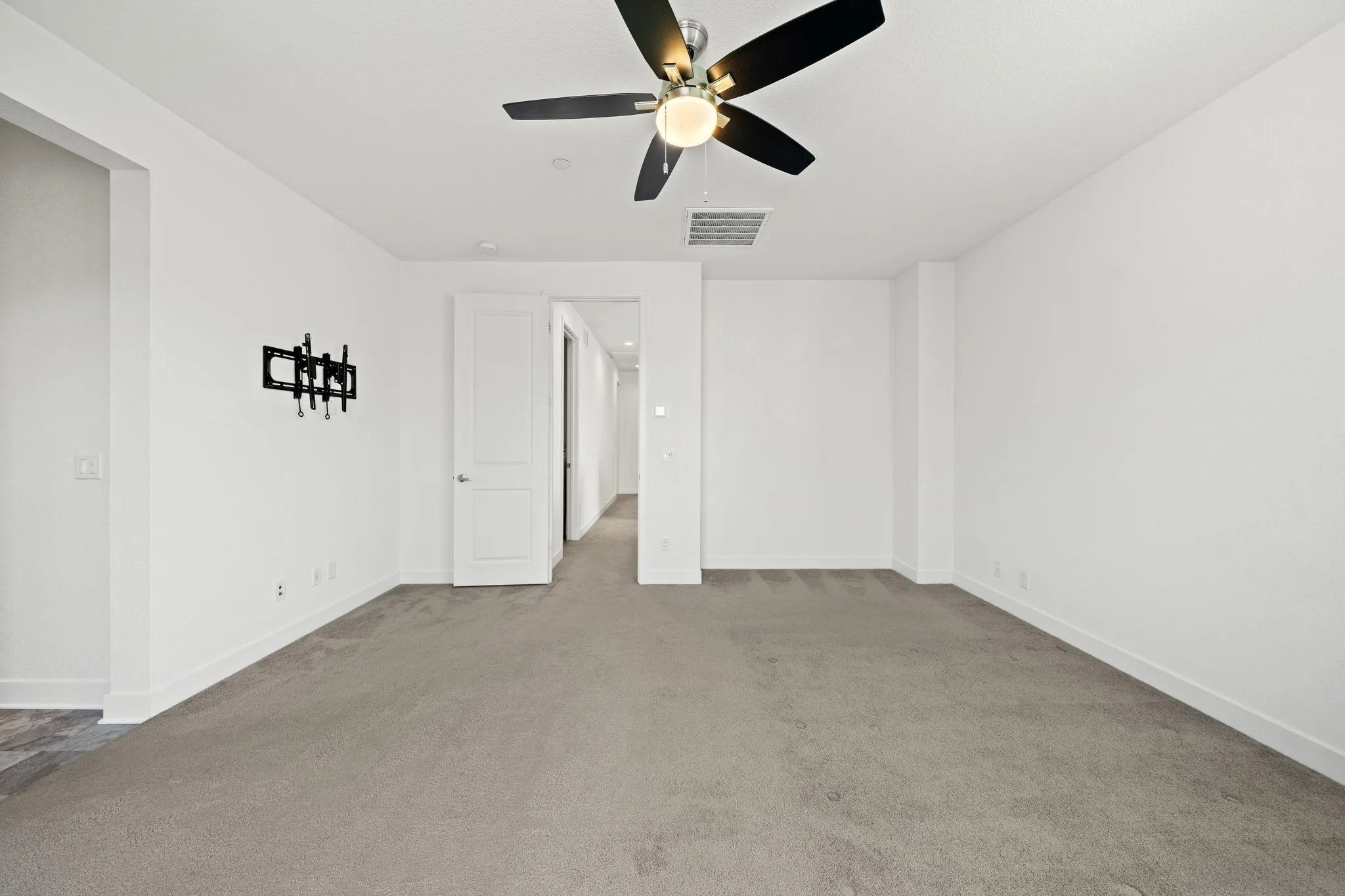 https://cdn.realtyfeed.com/cdn/127/260014471/22bbf75141056d54e4b280866dc2346f.webp