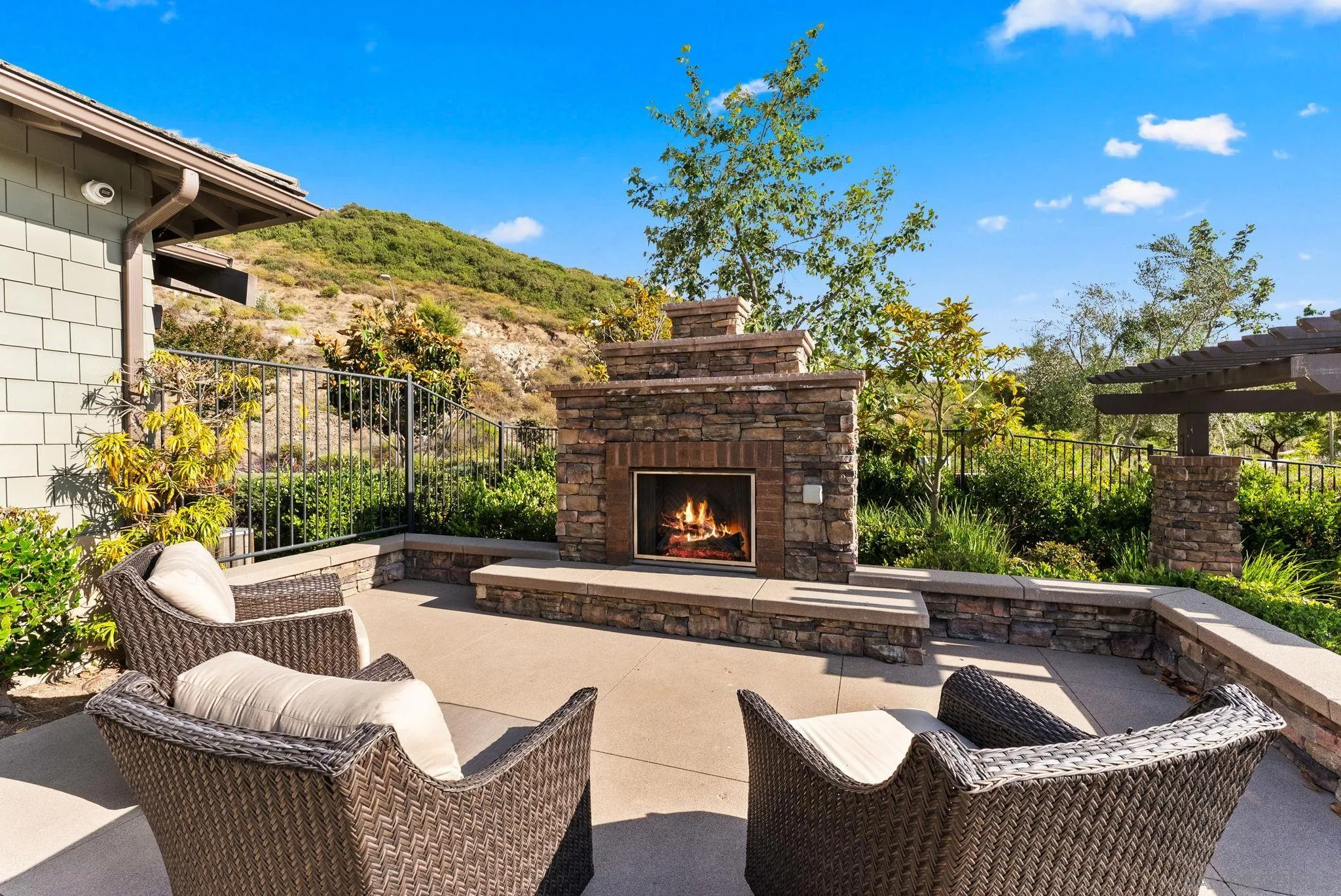 https://cdn.realtyfeed.com/cdn/127/260014471/319ace3973ce2f7a736fc578a4041de8.webp