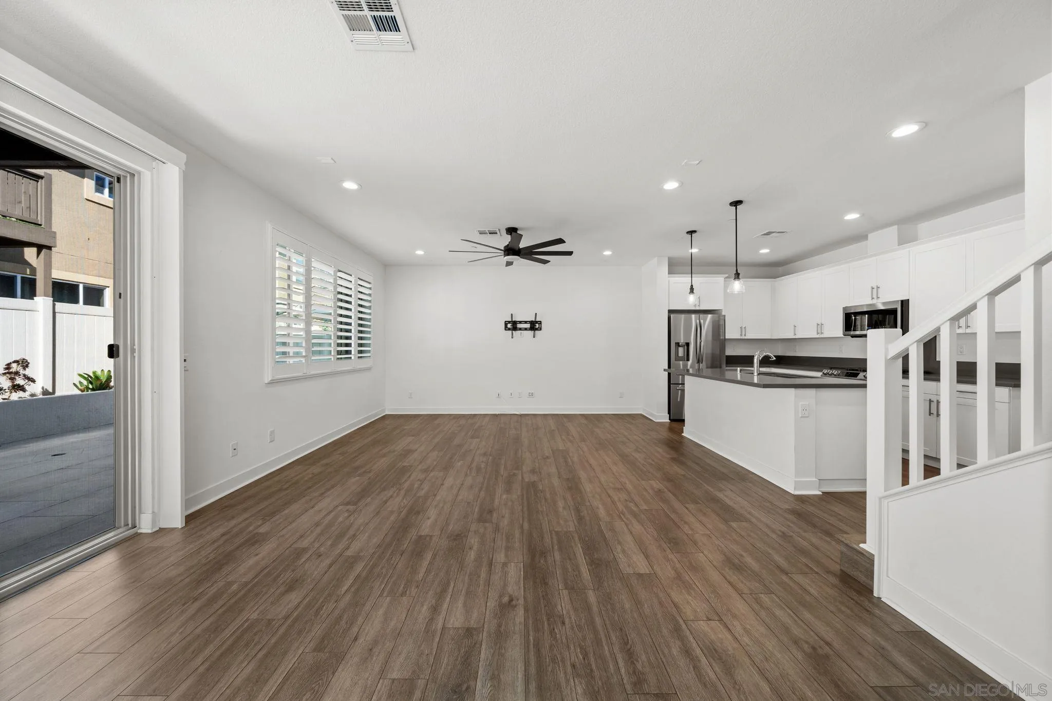 https://cdn.realtyfeed.com/cdn/127/260014471/399d2be5e72f305606e672460278d0a3.webp
