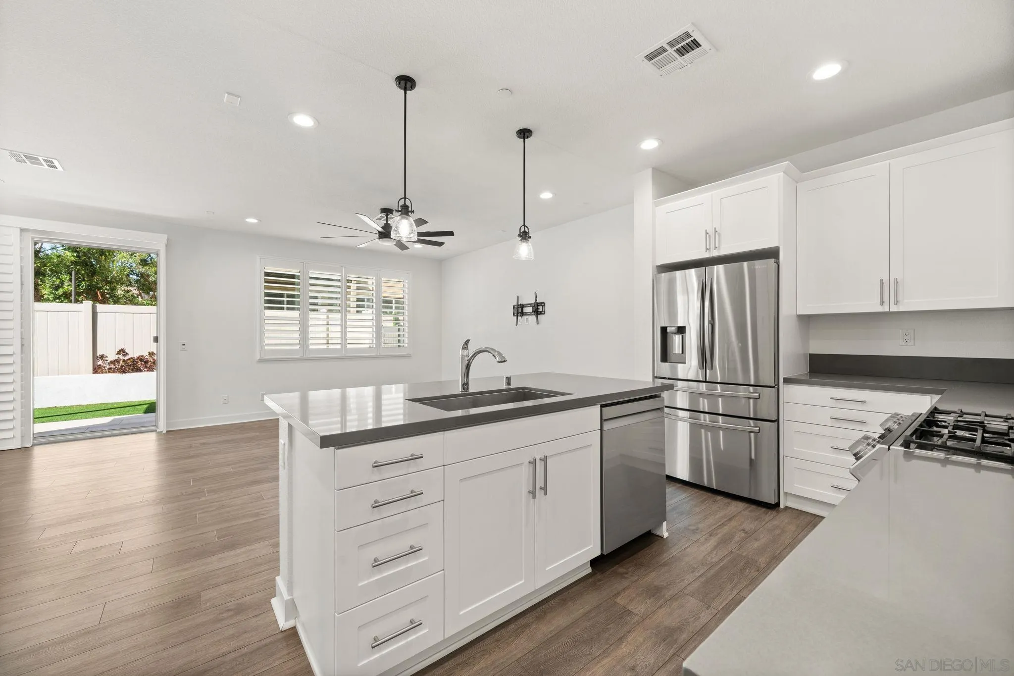 https://cdn.realtyfeed.com/cdn/127/260014471/404c8899cd1acedc8cb4fbfd70da1b3b.webp
