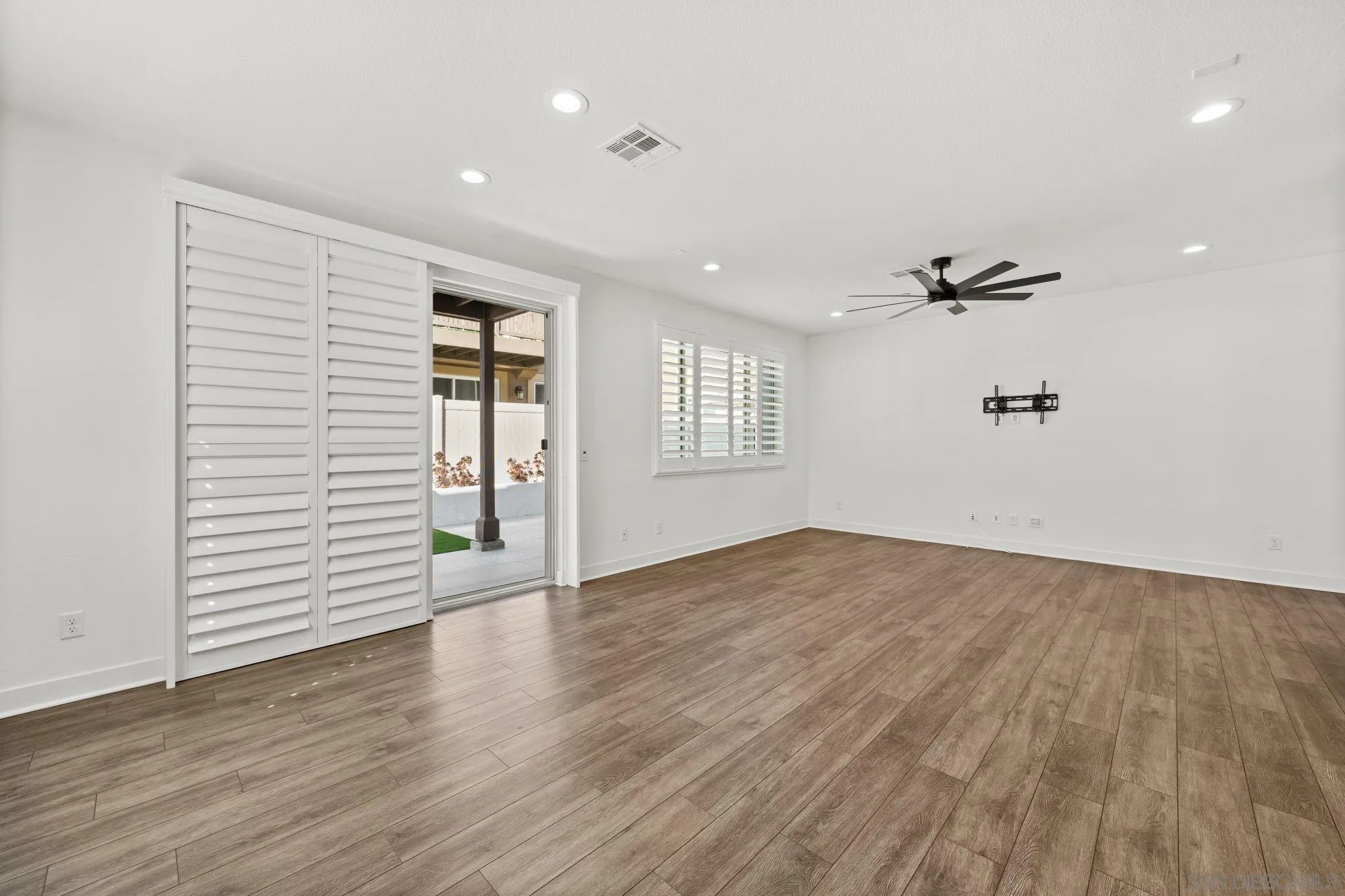 https://cdn.realtyfeed.com/cdn/127/260014471/55896b70f7390040f4418acd64786210.webp