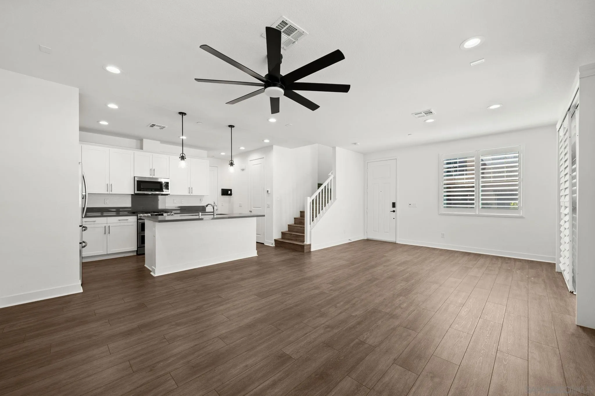 https://cdn.realtyfeed.com/cdn/127/260014471/789eed1e1f77472b5d525b597f7f28b5.webp