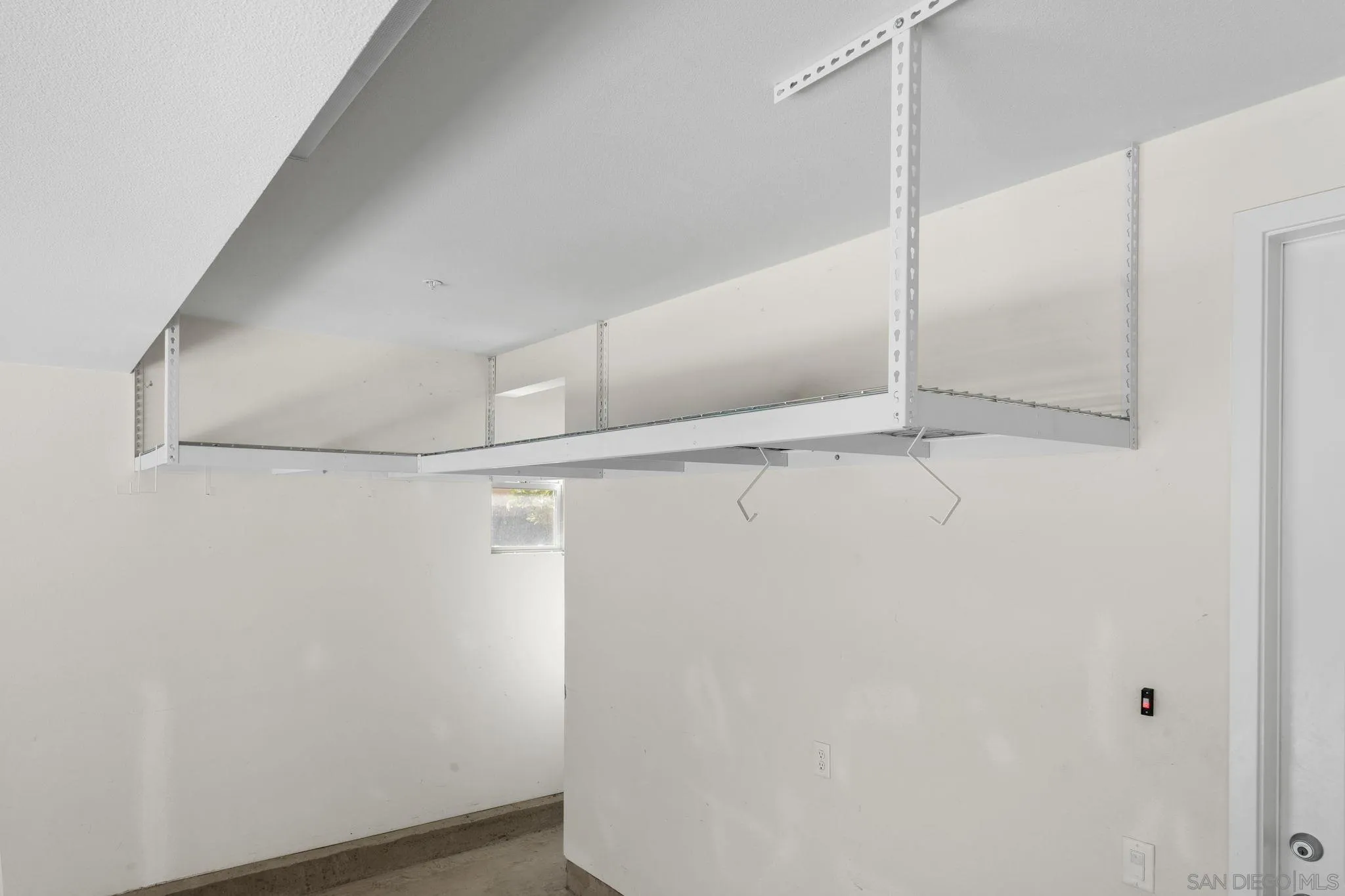 https://cdn.realtyfeed.com/cdn/127/260014471/79d668f0b1fb1d2042602f907951dbc4.webp