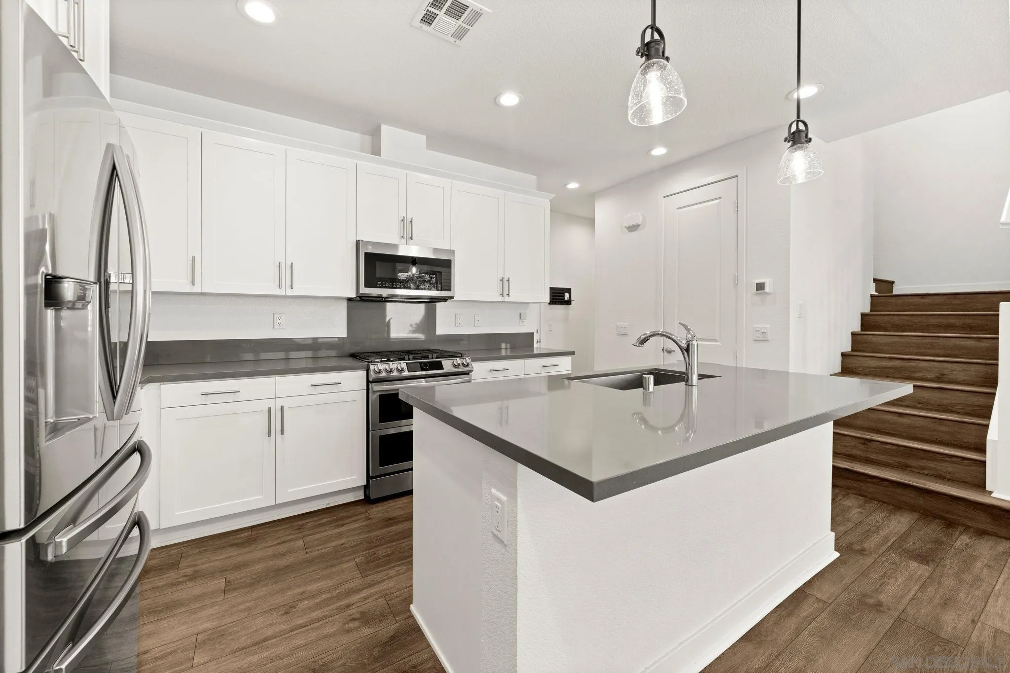 https://cdn.realtyfeed.com/cdn/127/260014471/93831d1e10577dc99fab66b93b9bd39f.webp