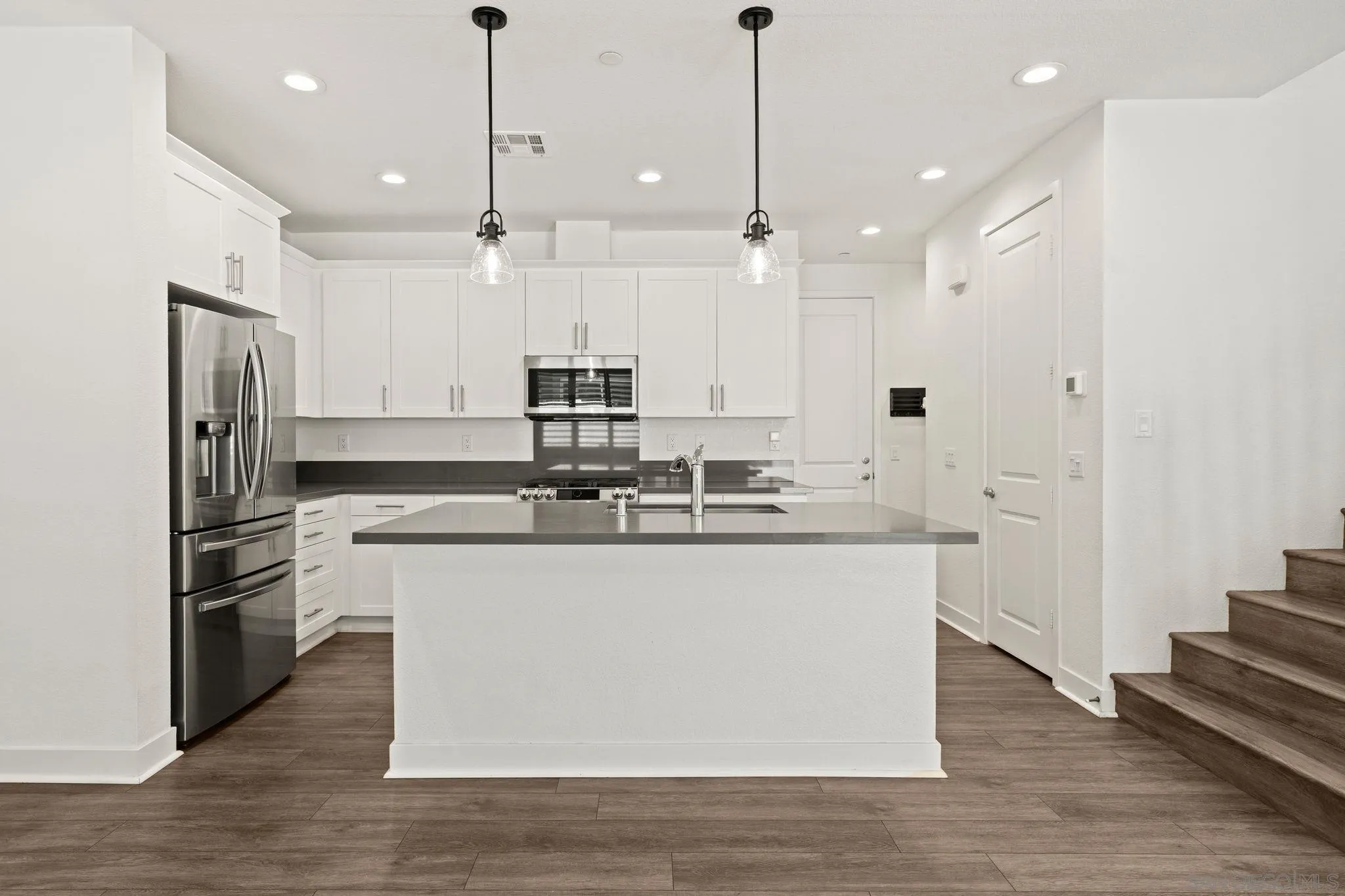 https://cdn.realtyfeed.com/cdn/127/260014471/9aa4ee77f2c8279721d0353f7ebfe87b.webp