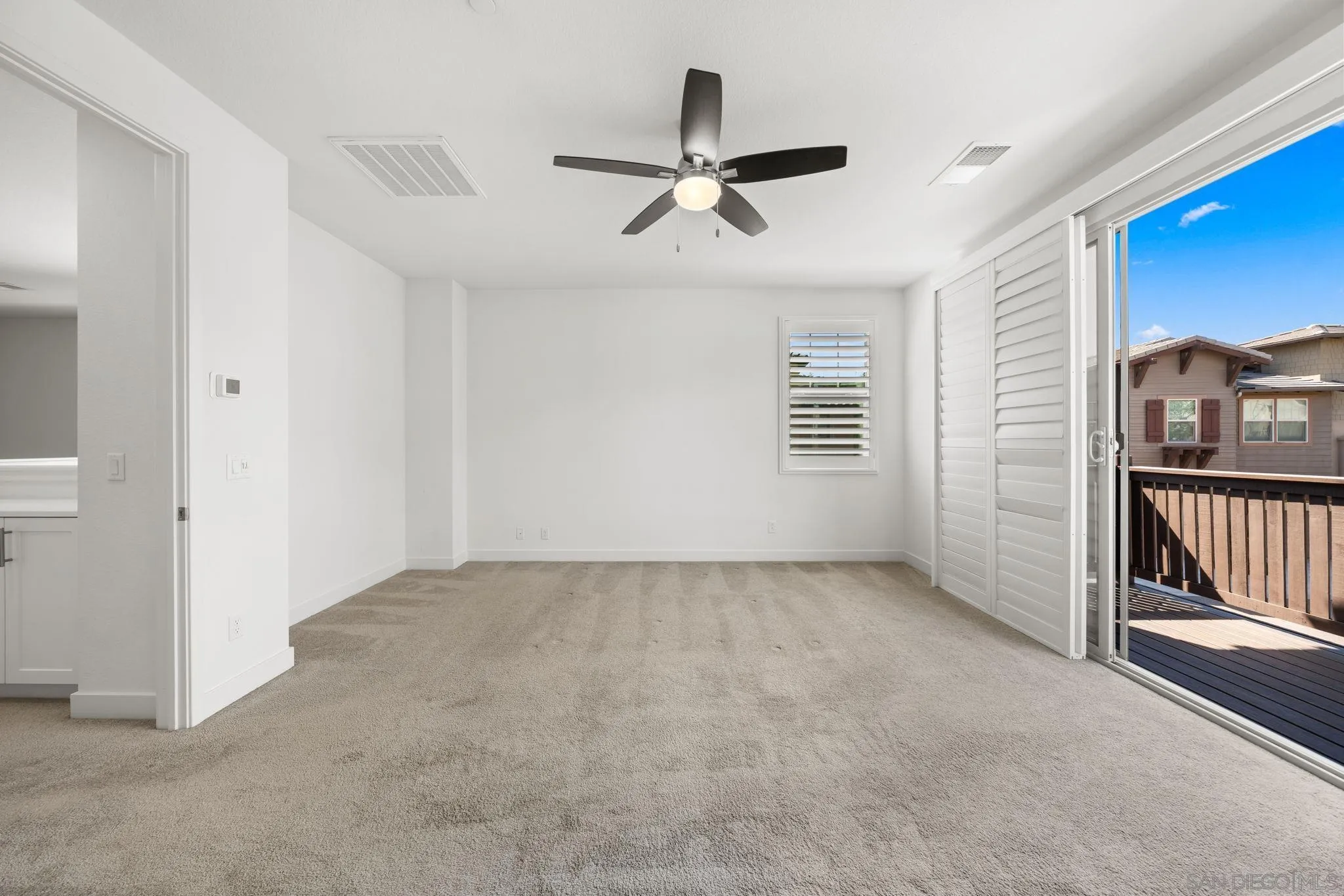 https://cdn.realtyfeed.com/cdn/127/260014471/bf432be4852f2f08a395591a703de827.webp