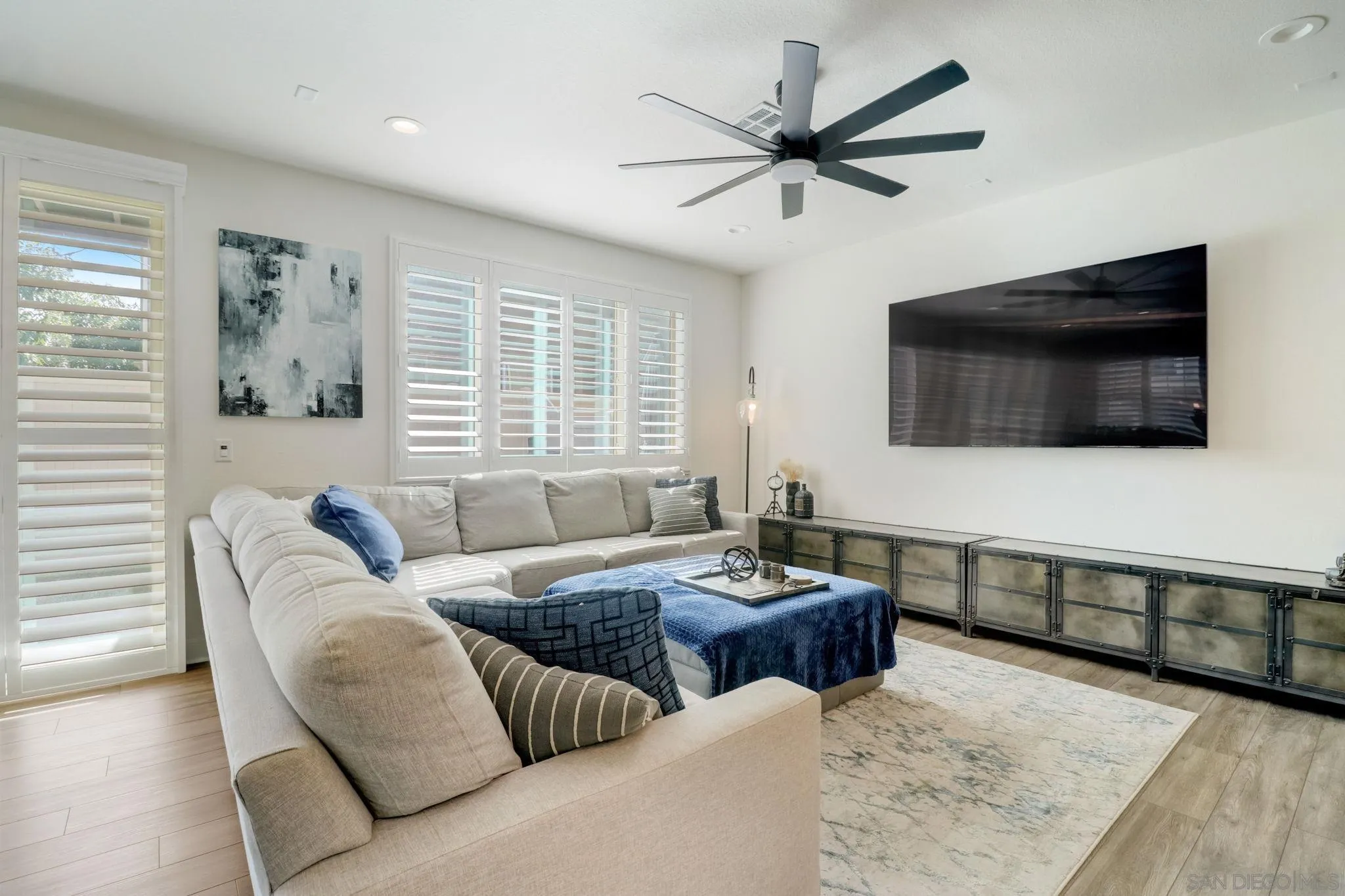 https://cdn.realtyfeed.com/cdn/127/260014471/c0227f9e7d298296f2c61ce5c70e9e8b.webp