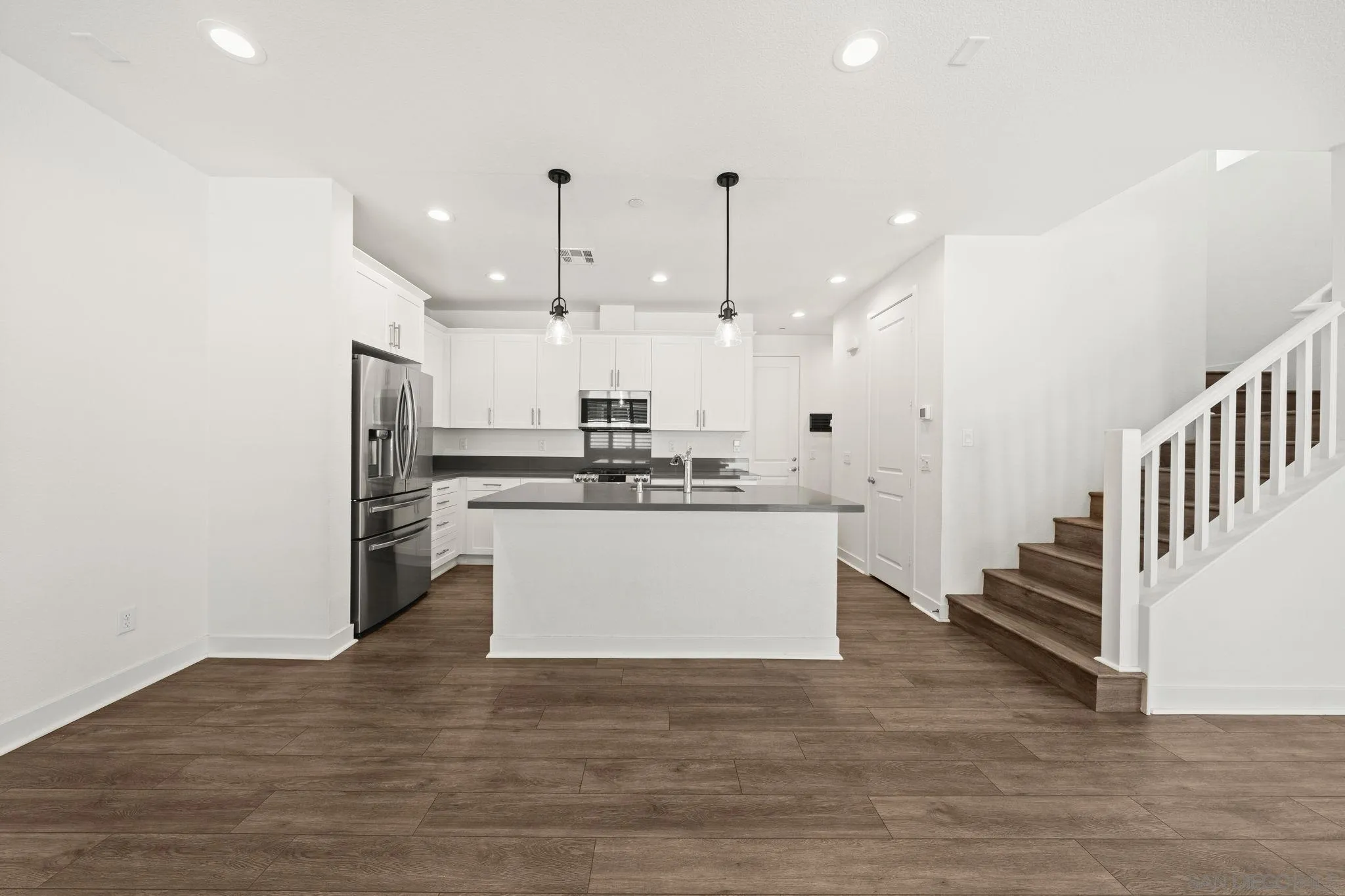https://cdn.realtyfeed.com/cdn/127/260014471/d4c632c345ddbfb3e729543ff84debff.webp