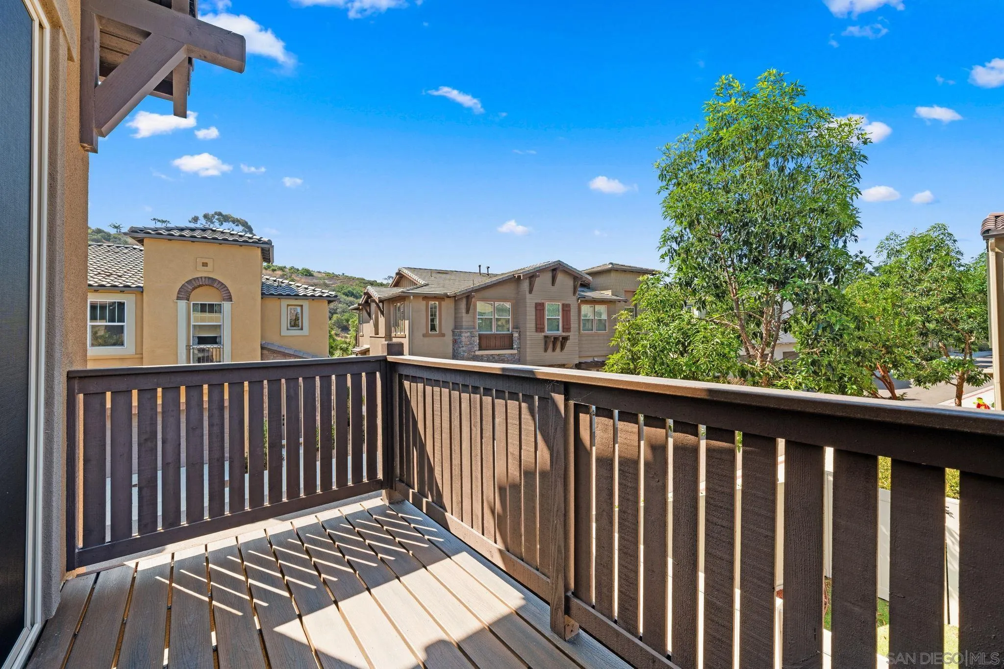 https://cdn.realtyfeed.com/cdn/127/260014471/e55800bdf3a14c0e46e11e2f070865b2.webp