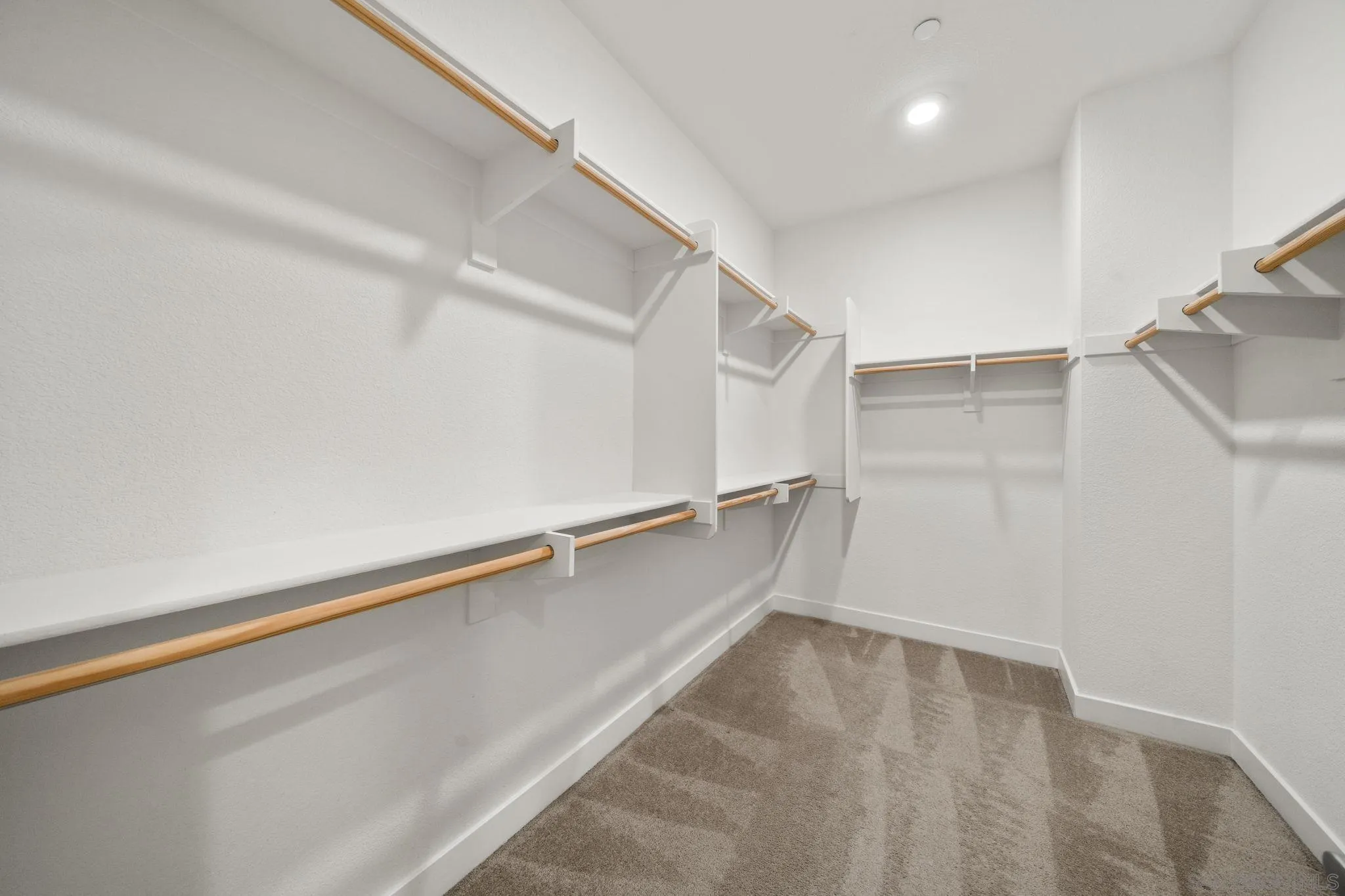 https://cdn.realtyfeed.com/cdn/127/260014471/f4e5cc87425a90a7767b845d075279fa.webp