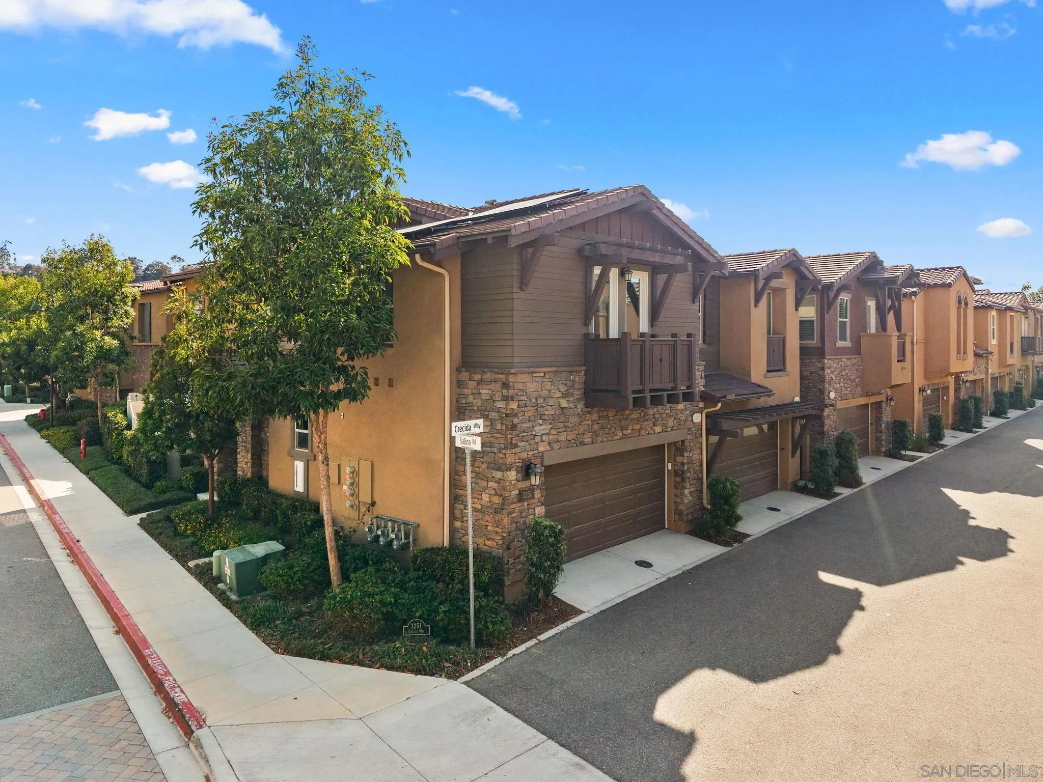 https://cdn.realtyfeed.com/cdn/127/260014471/f7359c802f44fc86053242bdf8d330da.webp