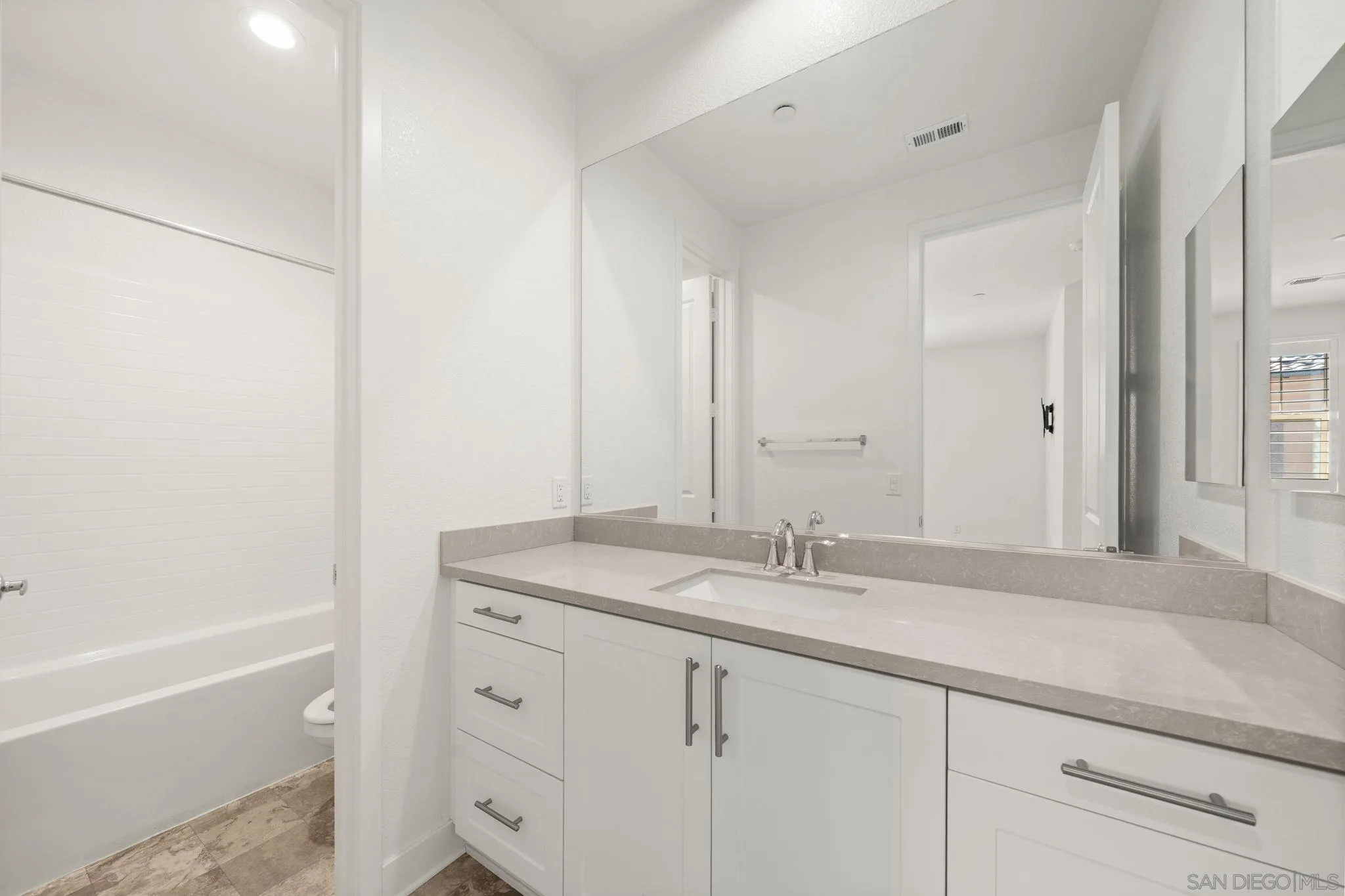 https://cdn.realtyfeed.com/cdn/127/260014471/fec4714000145701cd61750b38de5562.webp