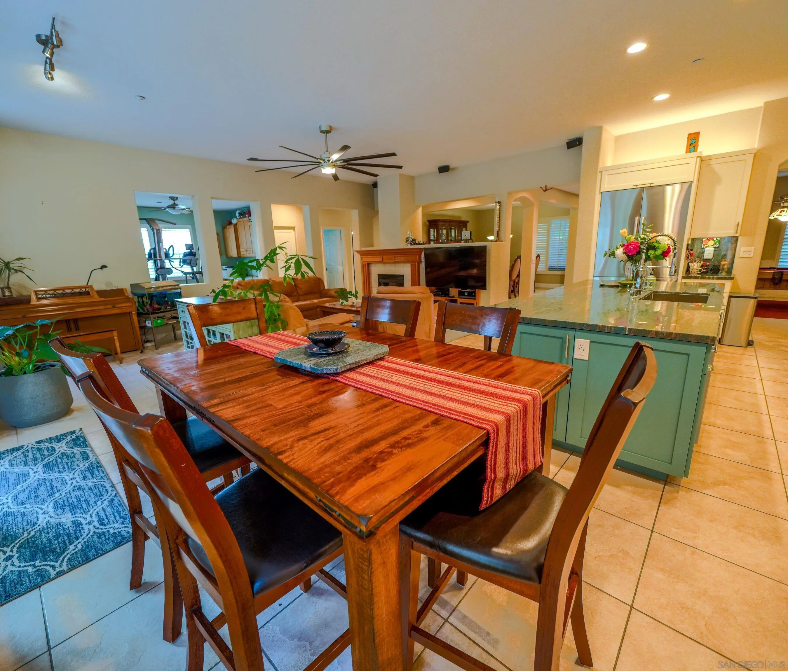 https://cdn.realtyfeed.com/cdn/127/260014475/1695939c6f2d5991df10e0335a33c4a3.webp