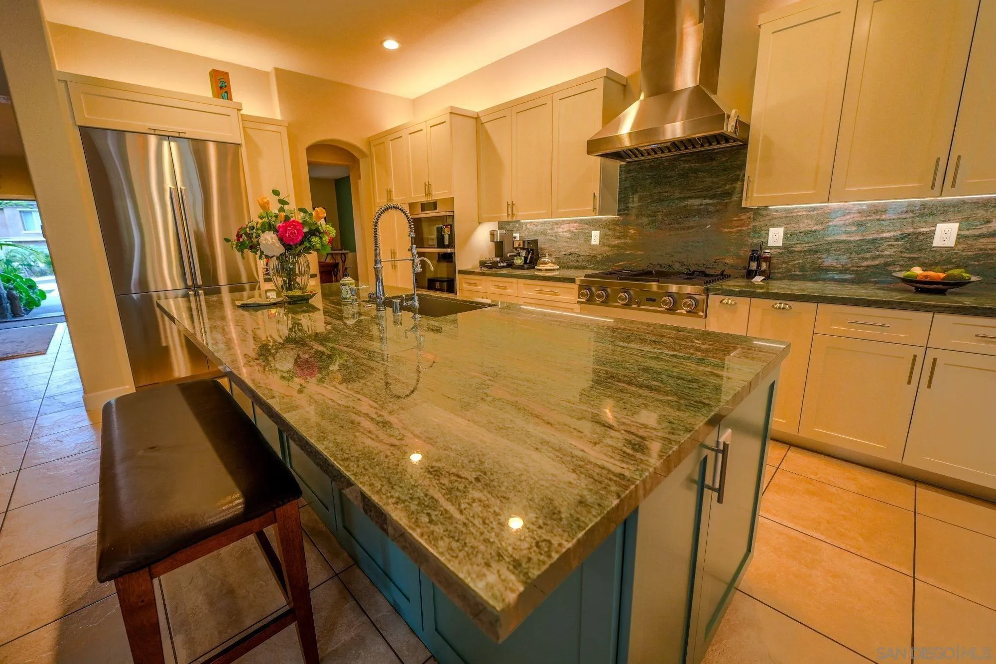 https://cdn.realtyfeed.com/cdn/127/260014475/4fd5d296ddf39a2b056d155503d85a51.webp