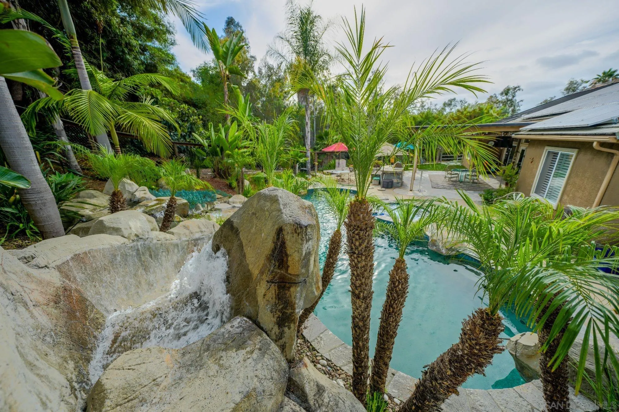https://cdn.realtyfeed.com/cdn/127/260014475/9d9528174f2c4fee929e2d812dffaef6.webp