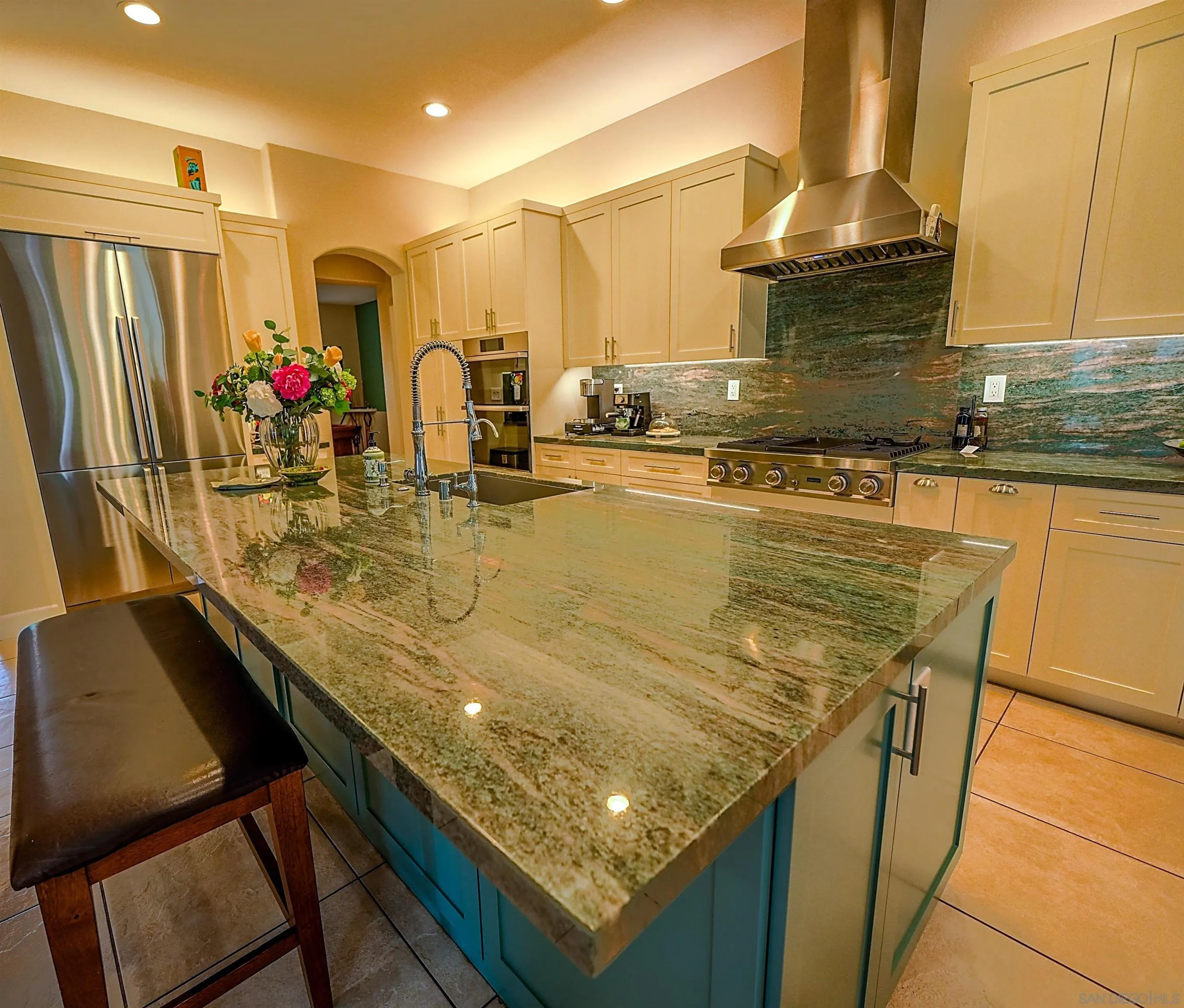 https://cdn.realtyfeed.com/cdn/127/260014475/c1d2b1e77eab6ba56f27a28fbd6ceca8.webp