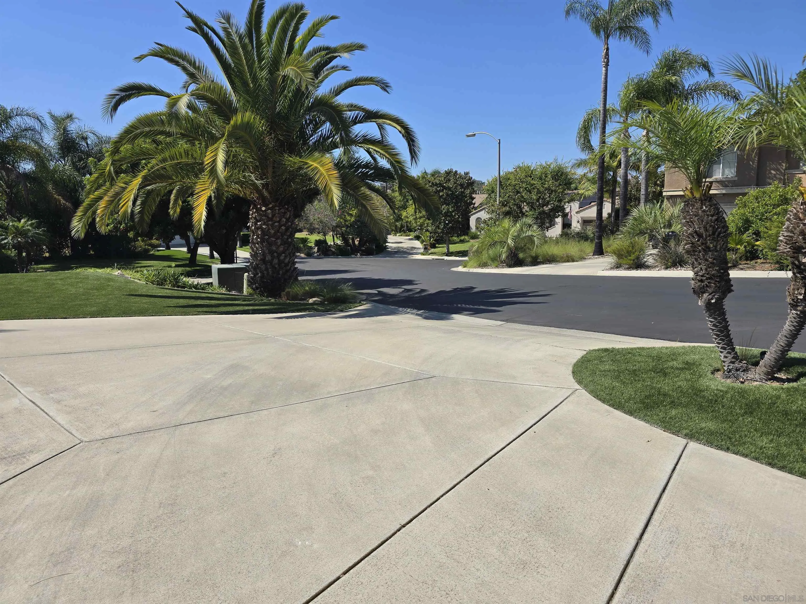 https://cdn.realtyfeed.com/cdn/127/260014475/dae8bc507bc05fa6f05460c693f94cb1.webp