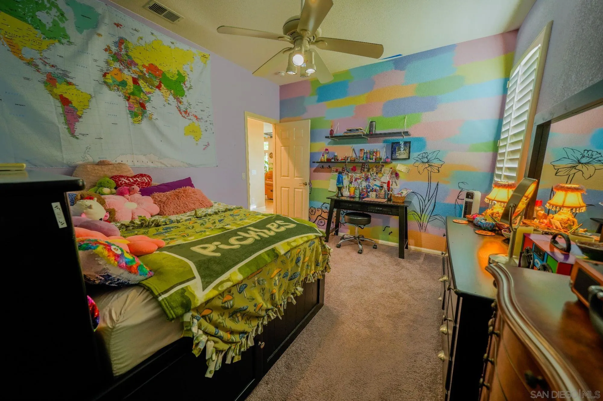 https://cdn.realtyfeed.com/cdn/127/260014475/e6cb9b3f2ffd32a8a5d37fc732d35aff.webp
