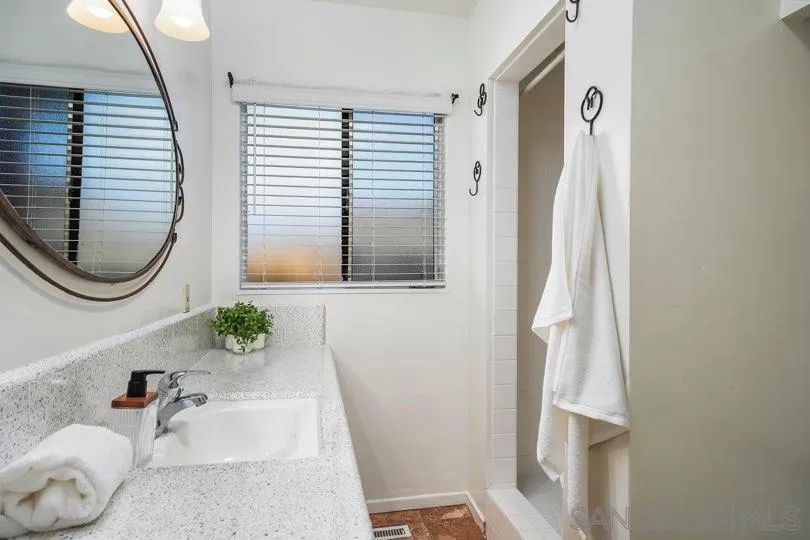 https://cdn.realtyfeed.com/cdn/127/260014476/2c704cb0eda8c41b86875d8468dea8d4.webp