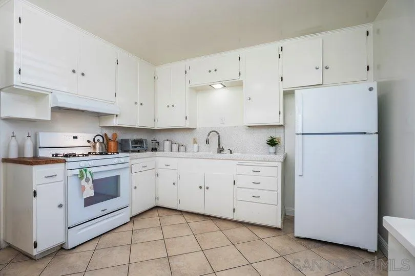 https://cdn.realtyfeed.com/cdn/127/260014476/97d3cc650d26c93619082732eb7e4294.webp