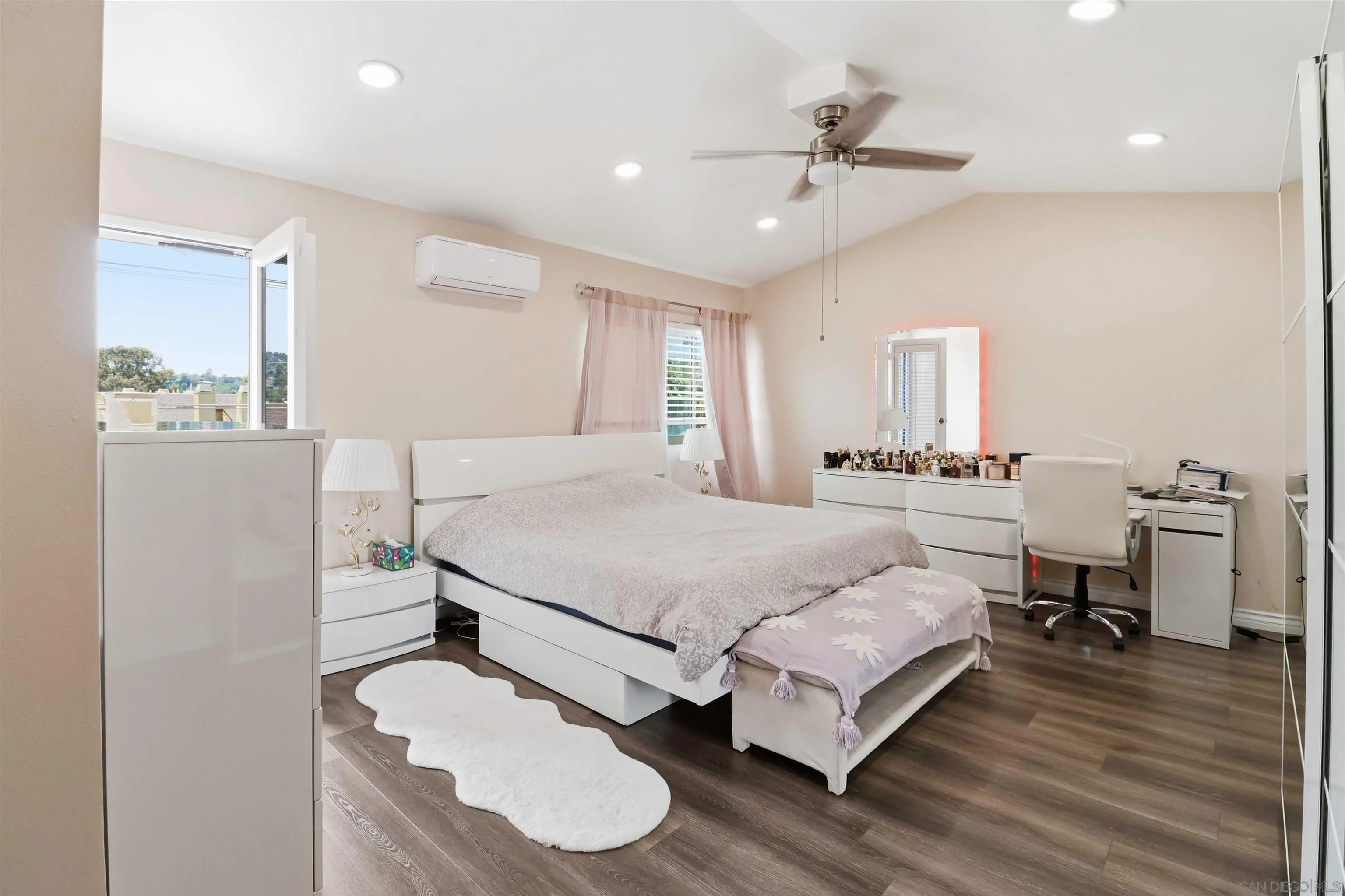 https://cdn.realtyfeed.com/cdn/127/260014482/015fd3d371542a9f2aad4a92afefc239.webp