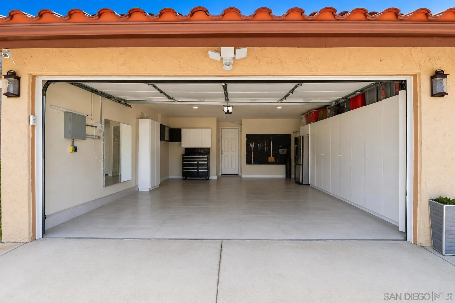https://cdn.realtyfeed.com/cdn/127/260014482/1e557e0b25c1baf6f5826e6fc101e29f.webp
