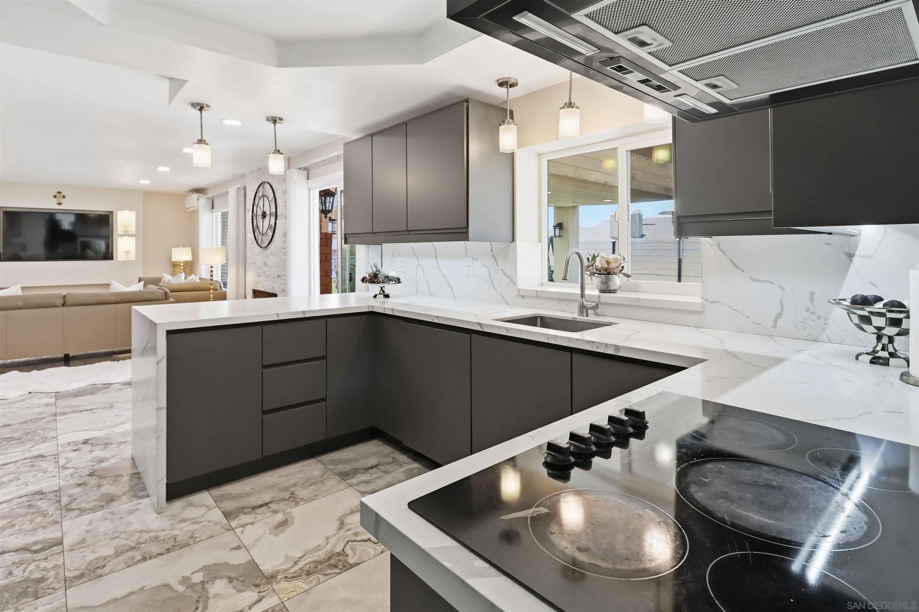https://cdn.realtyfeed.com/cdn/127/260014482/263355f8ee3c299d97f703bd32912242.webp