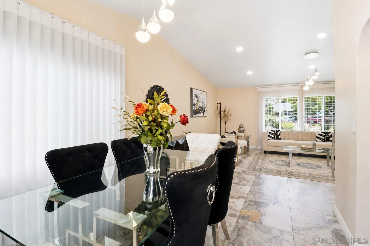 https://cdn.realtyfeed.com/cdn/127/260014482/2a3893f9c598bec8ac52b1678a2e43fc.webp