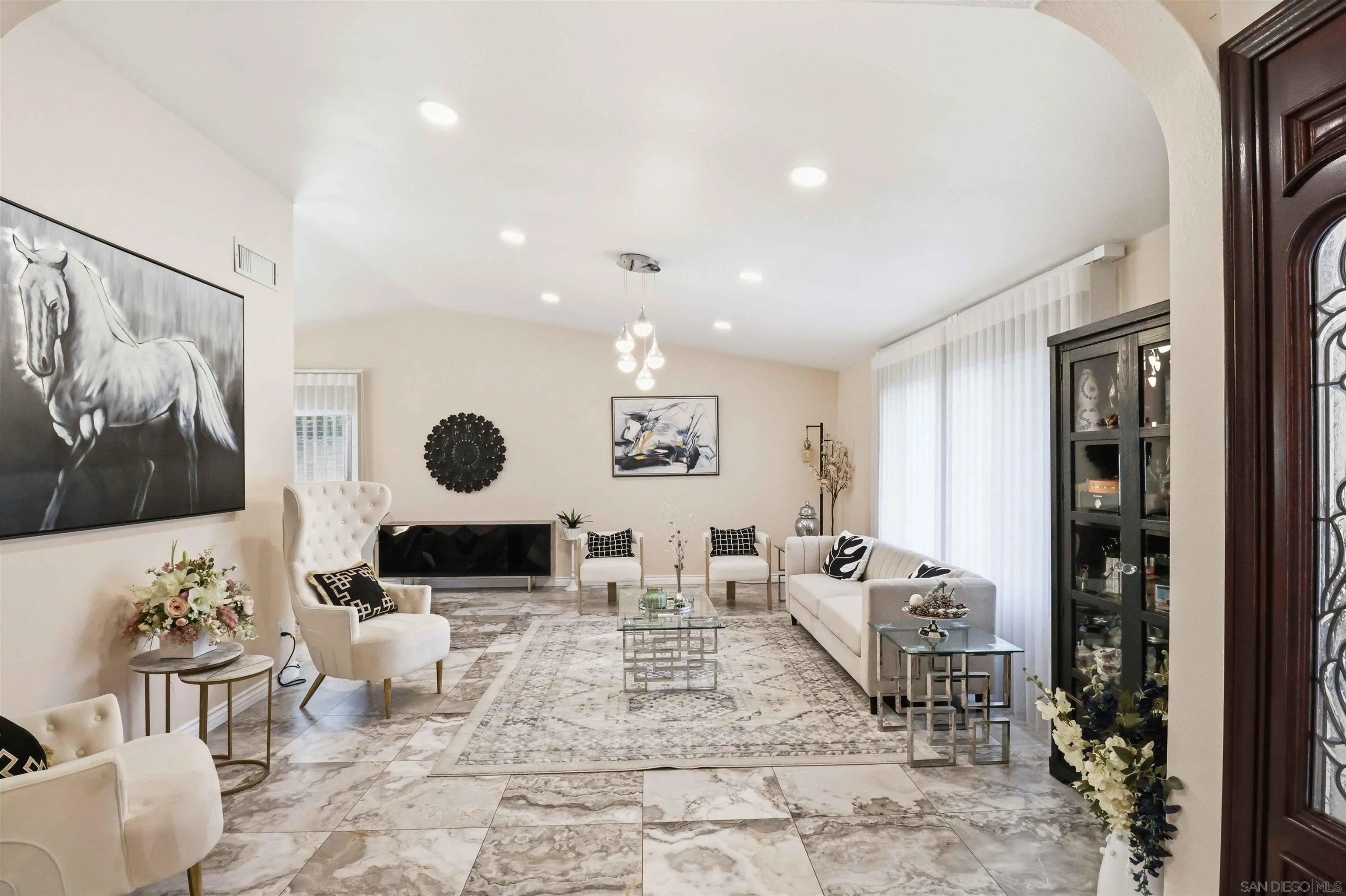 https://cdn.realtyfeed.com/cdn/127/260014482/647b385a89f72267915f726c53b78d3d.webp