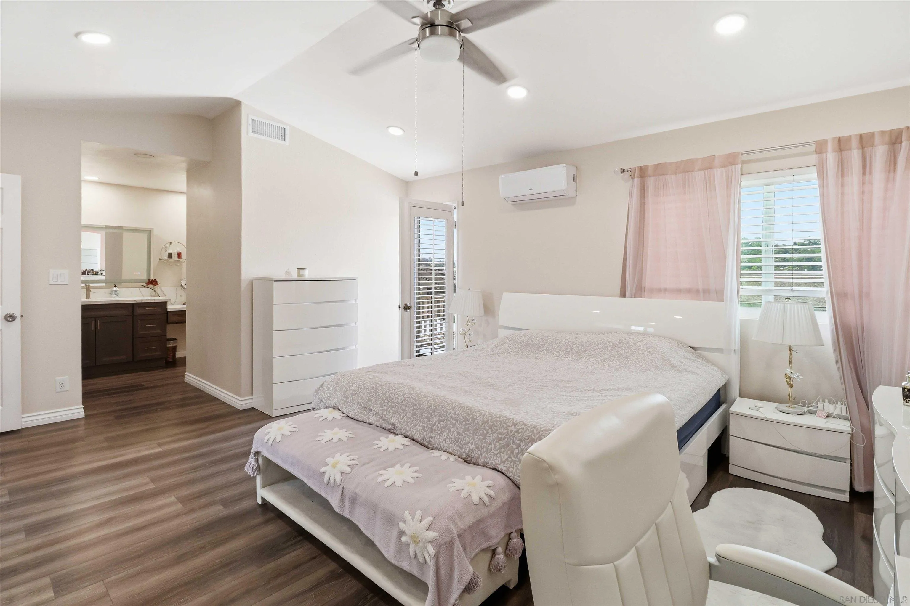 https://cdn.realtyfeed.com/cdn/127/260014482/bf7913600653571a5e24854c16730898.webp