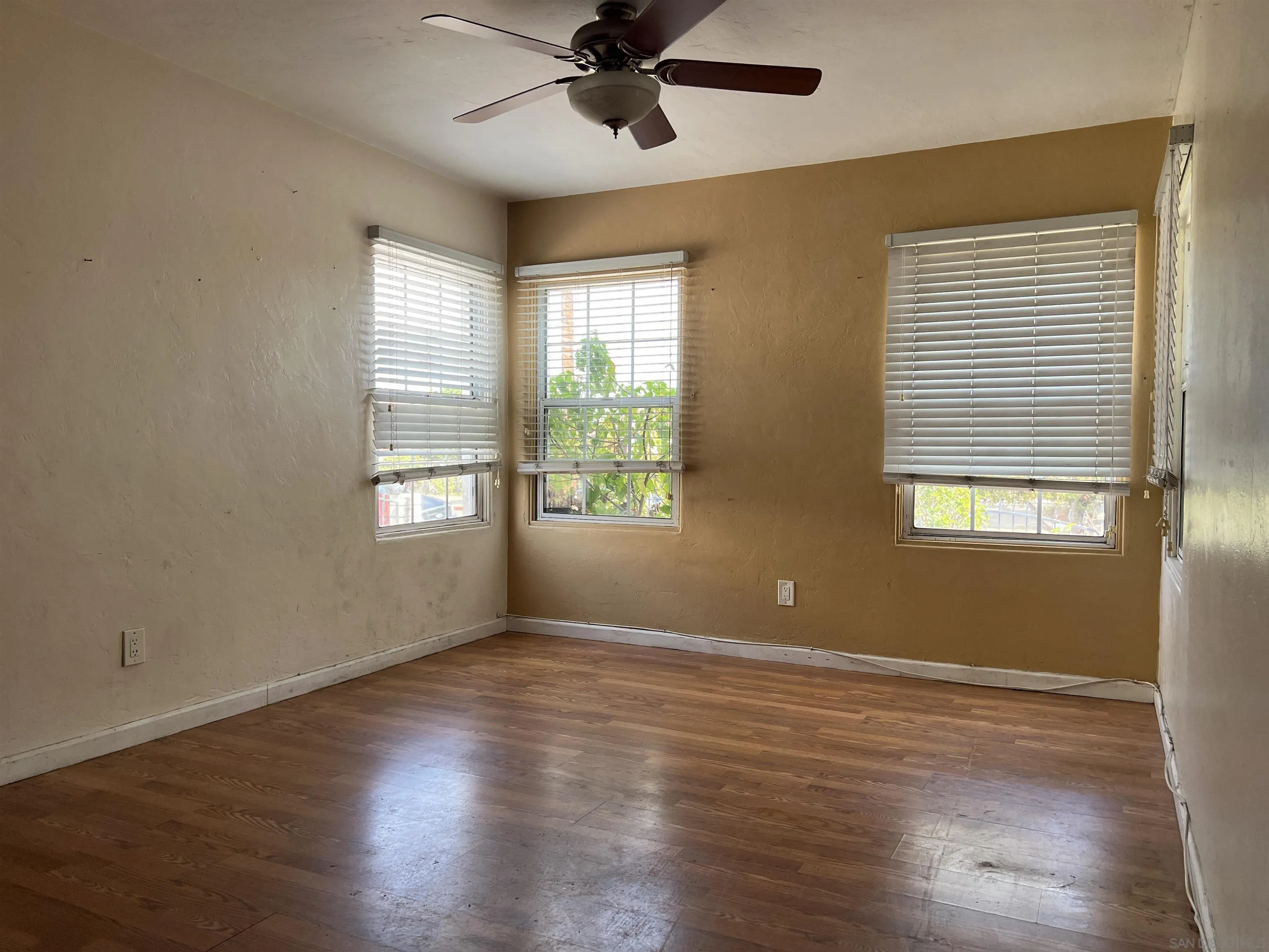 https://cdn.realtyfeed.com/cdn/127/260014486/3da7ab83afa83fed81ec8e1975ee3c5b.webp